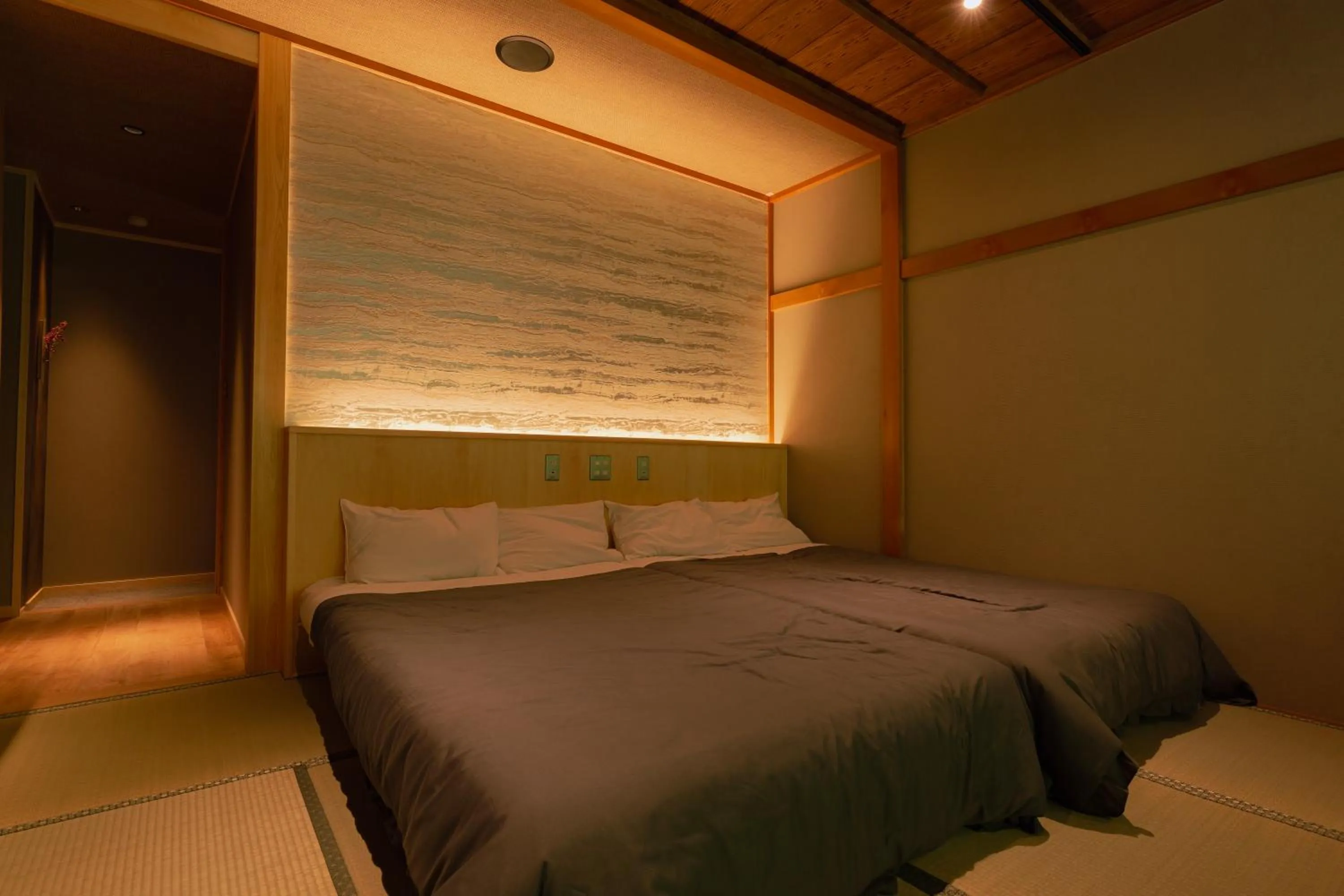 Photo of the whole room, Bed in Nukumorino-yado Komanoyu