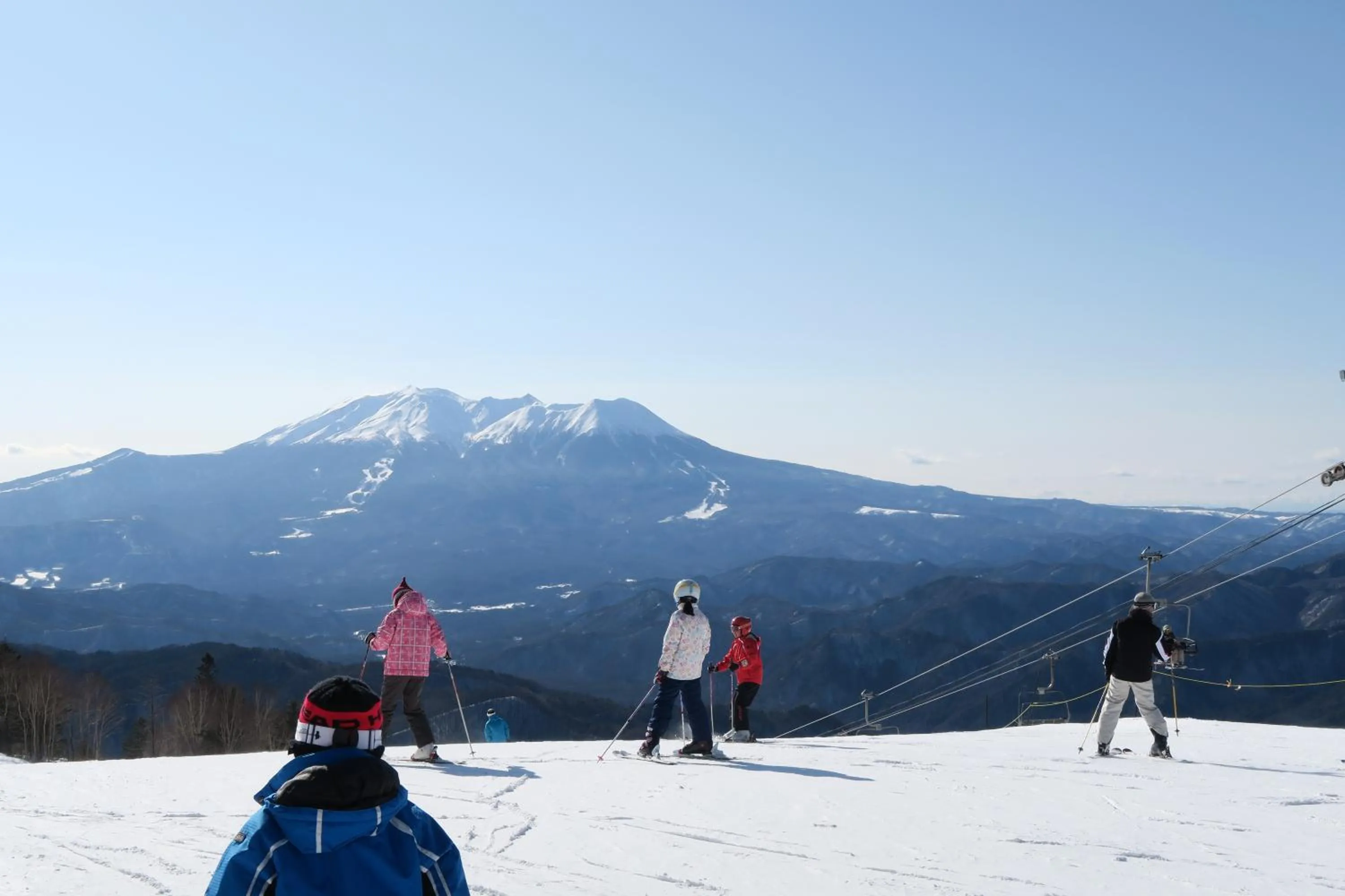 Skiing in Nukumorino-yado Komanoyu