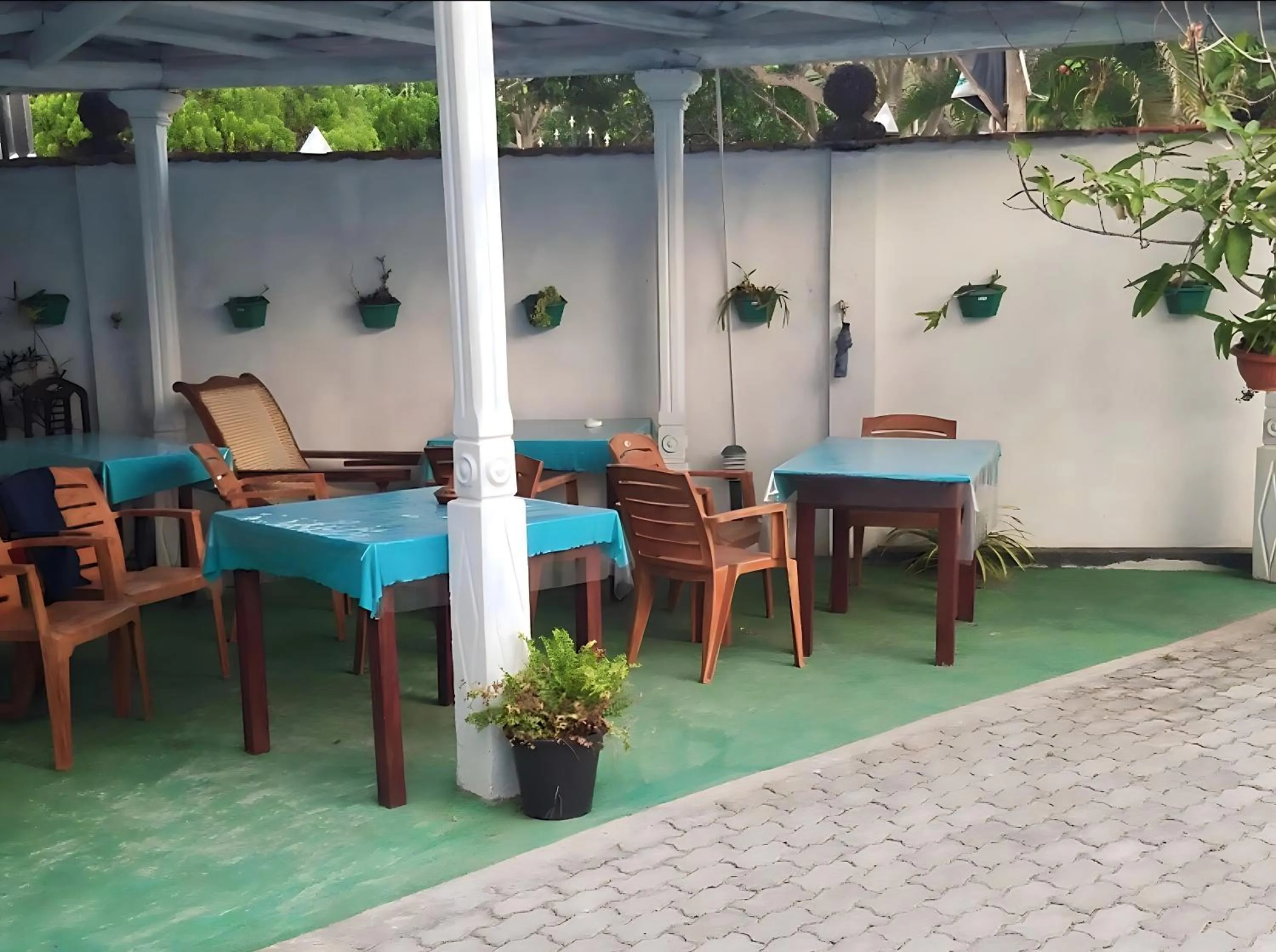 Patio in Traveller's Hostel Hikkaduwa
