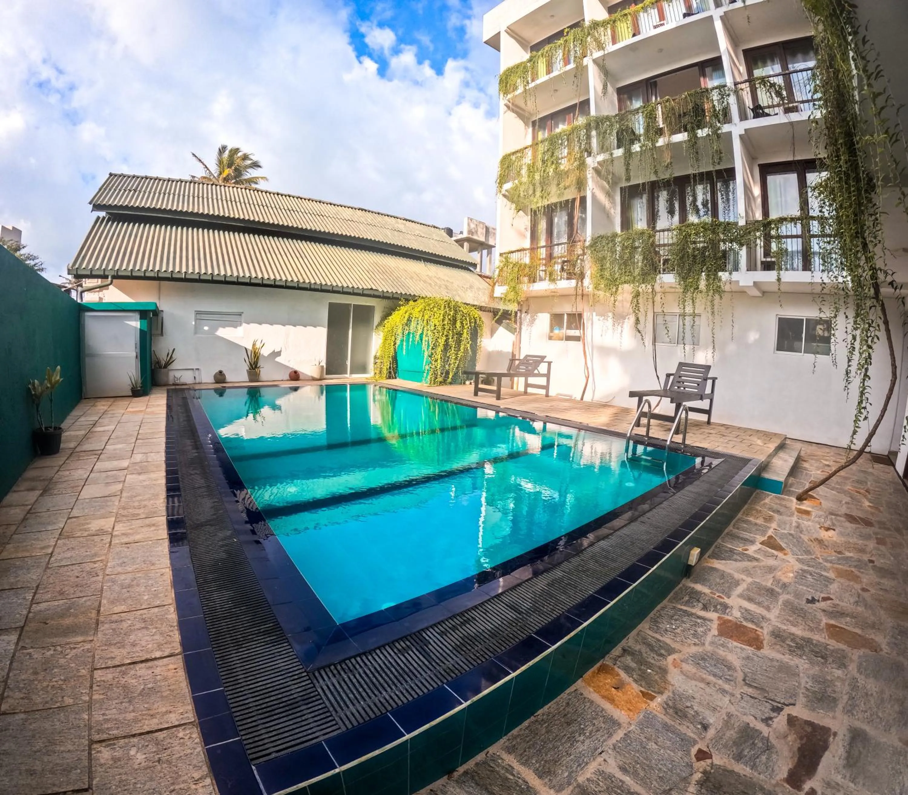 Property building in Traveller's Hostel Hikkaduwa