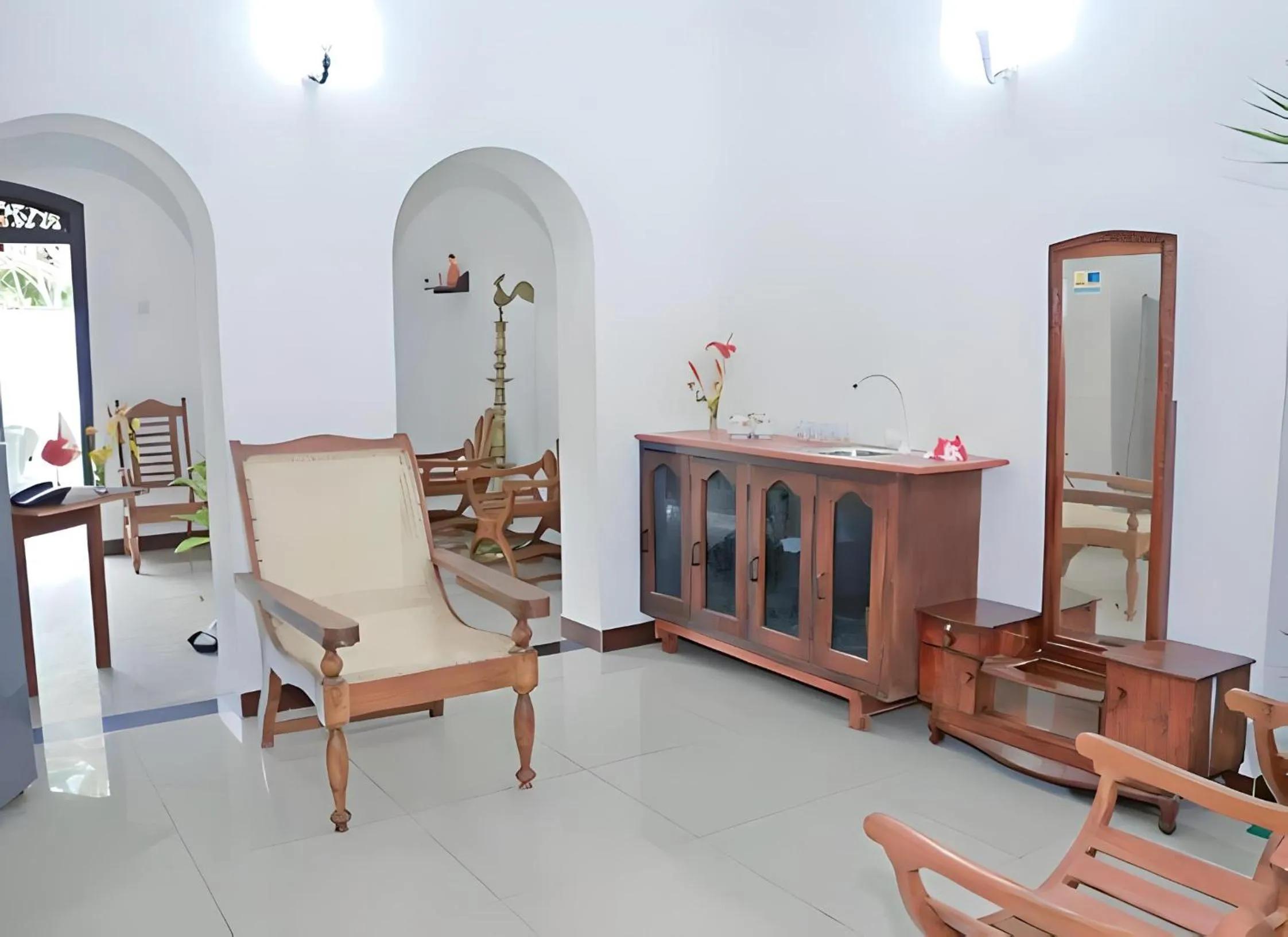 Dining area in Traveller's Hostel Hikkaduwa