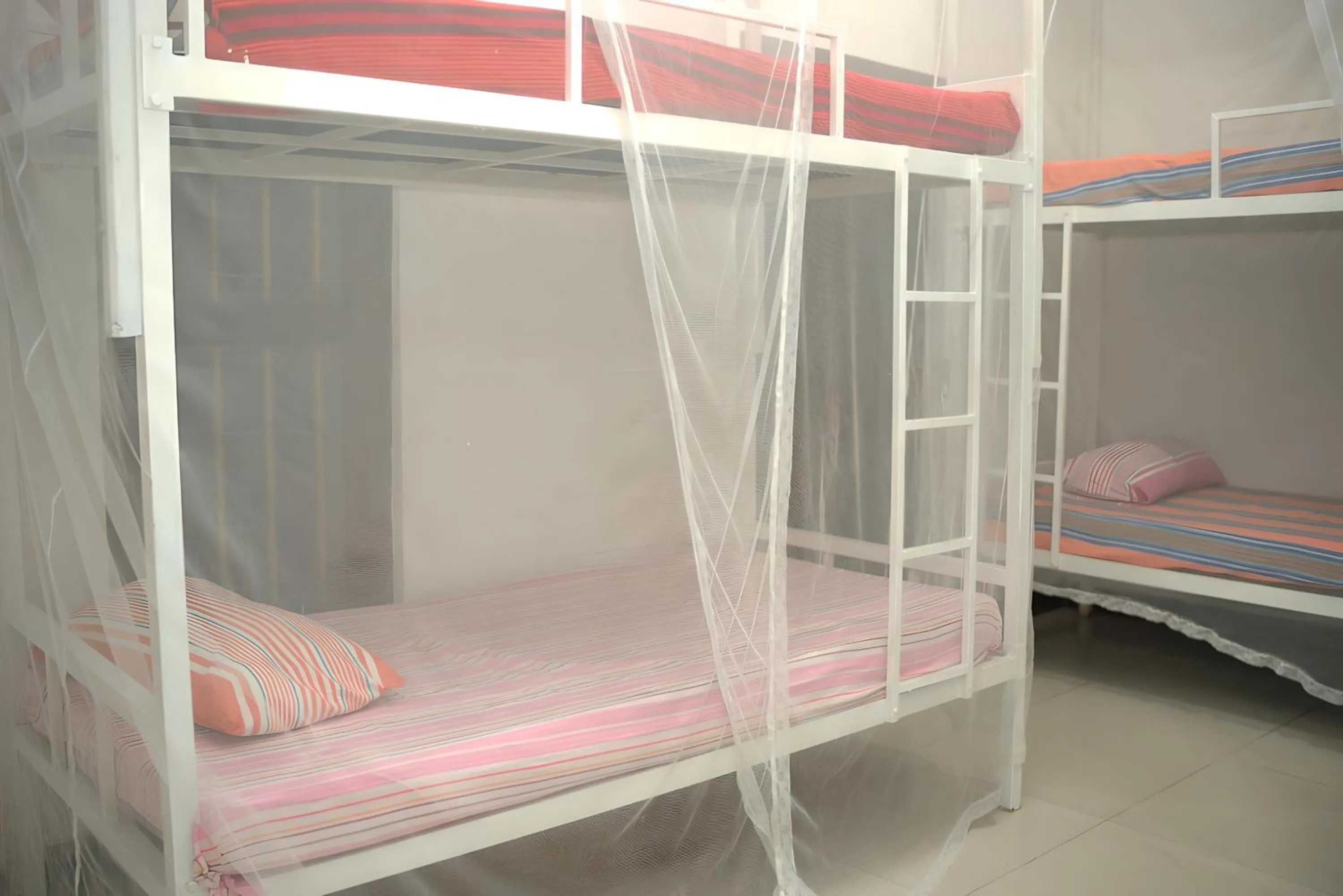 Property building, Bed in Traveller's Hostel Hikkaduwa