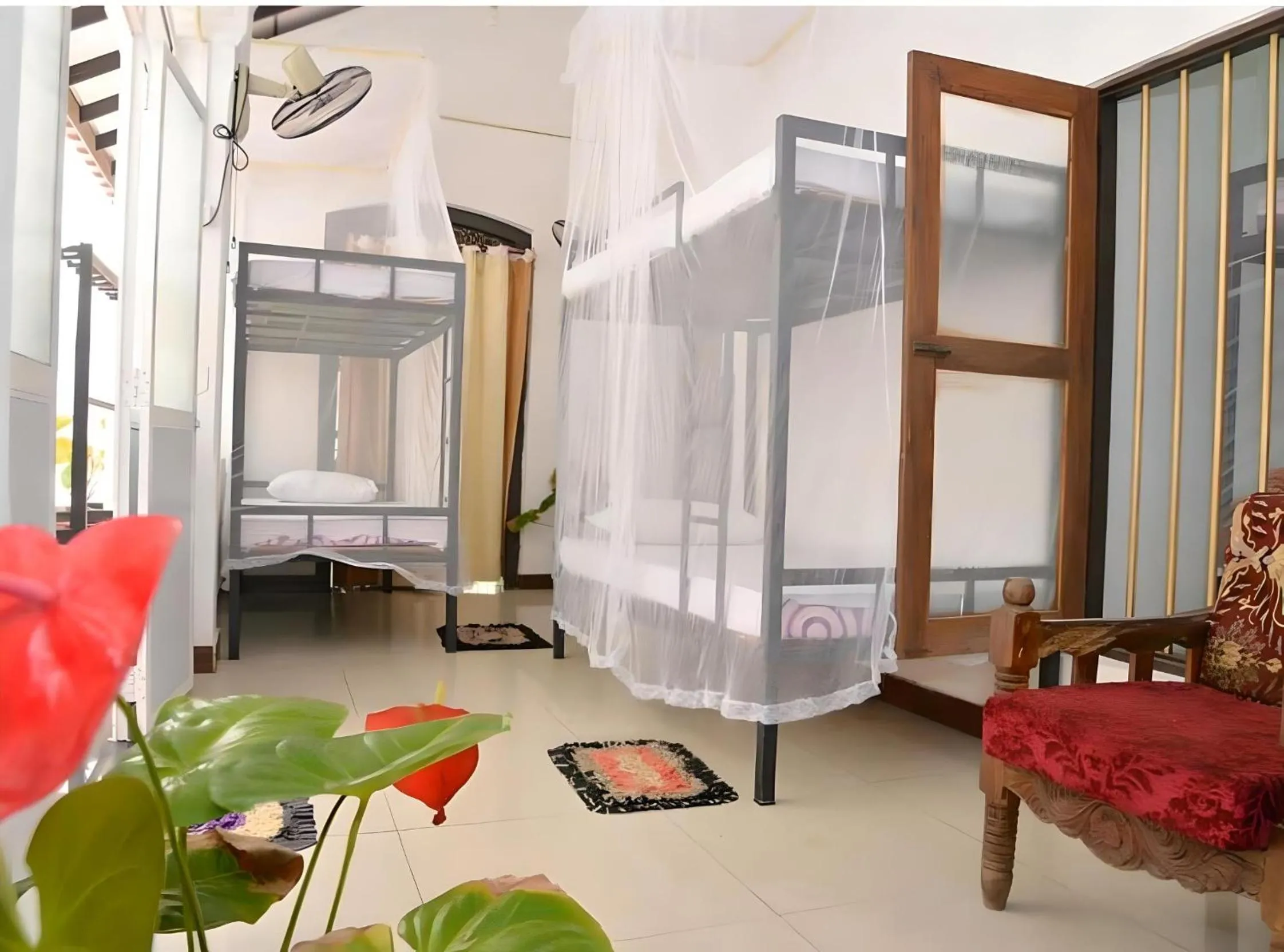 Bed in Traveller's Hostel Hikkaduwa