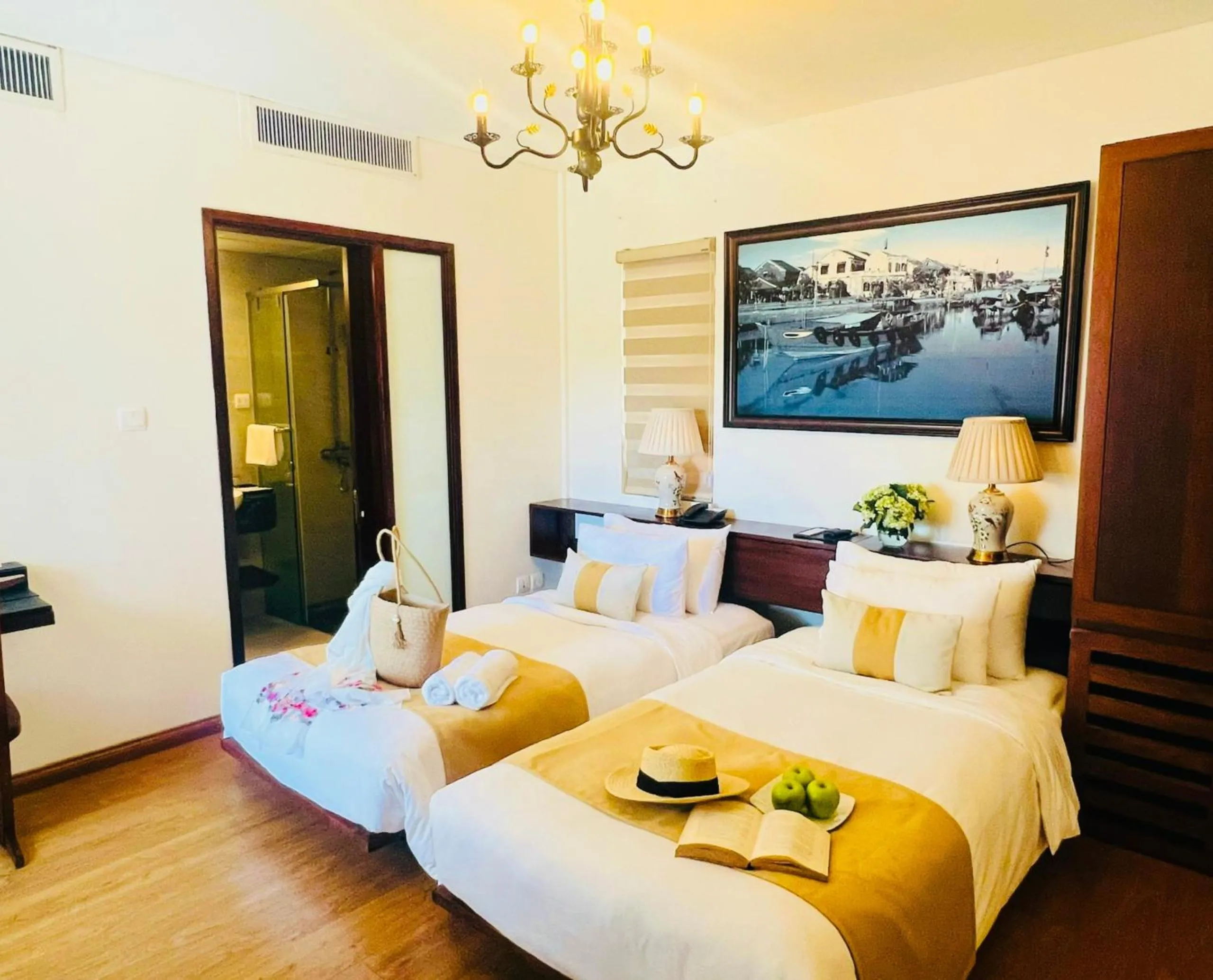 TV and multimedia, Bed in Happy Life Memories Hoi An Hotel & Spa