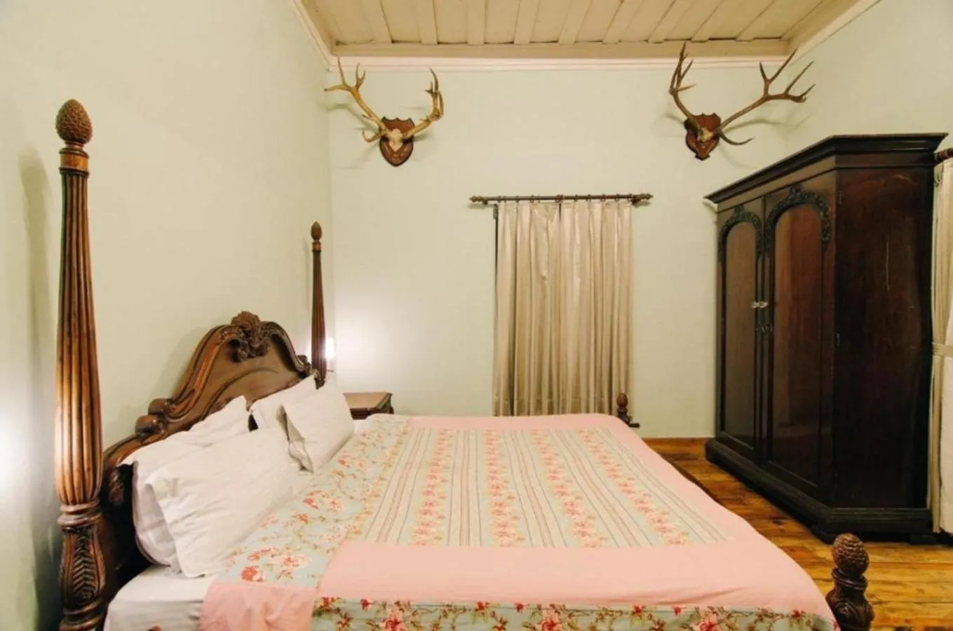 Photo of the whole room, Bed in The Hive Cottage By Royal Collection Hotels