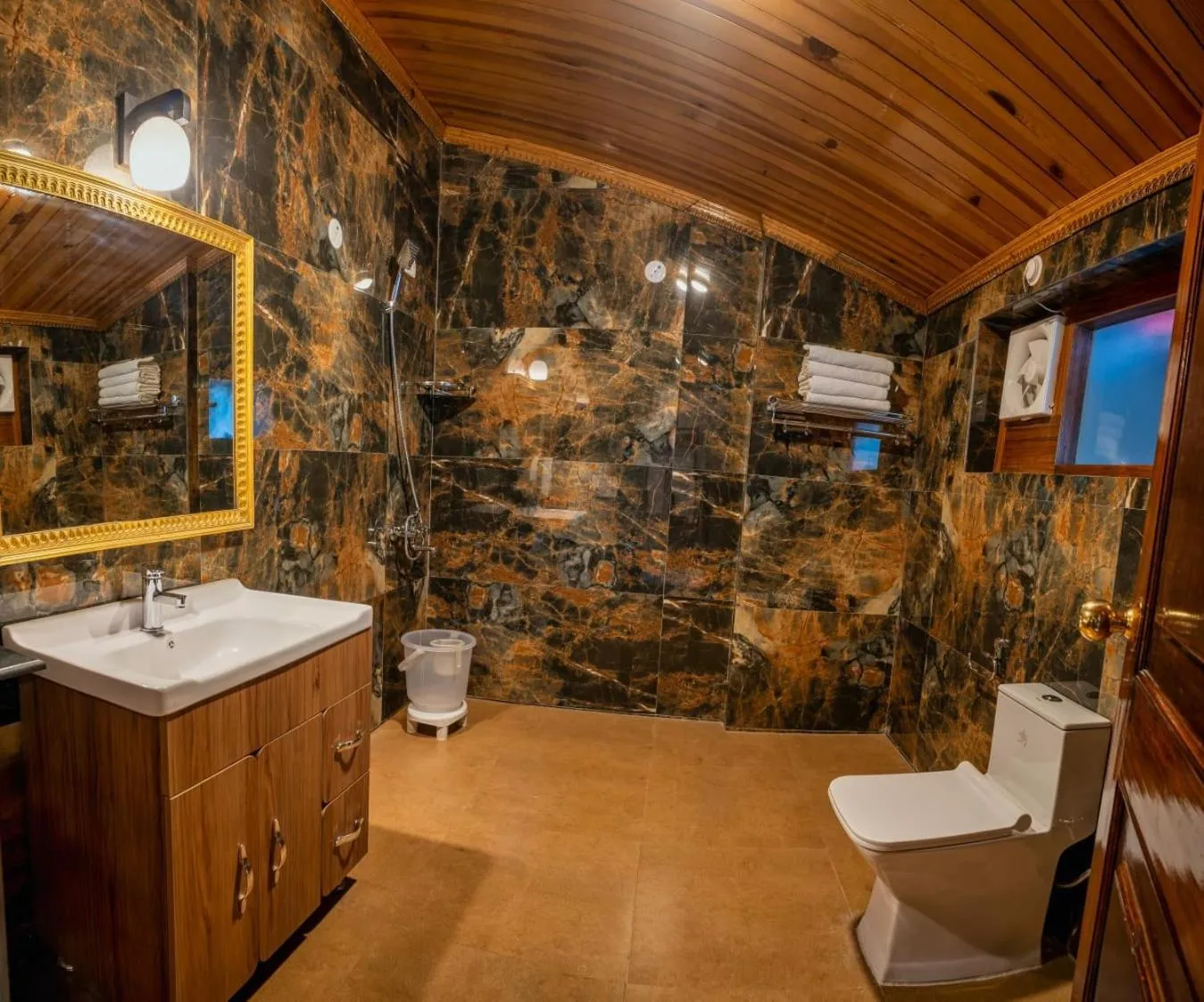 Bathroom in The Hive Cottage By Royal Collection Hotels