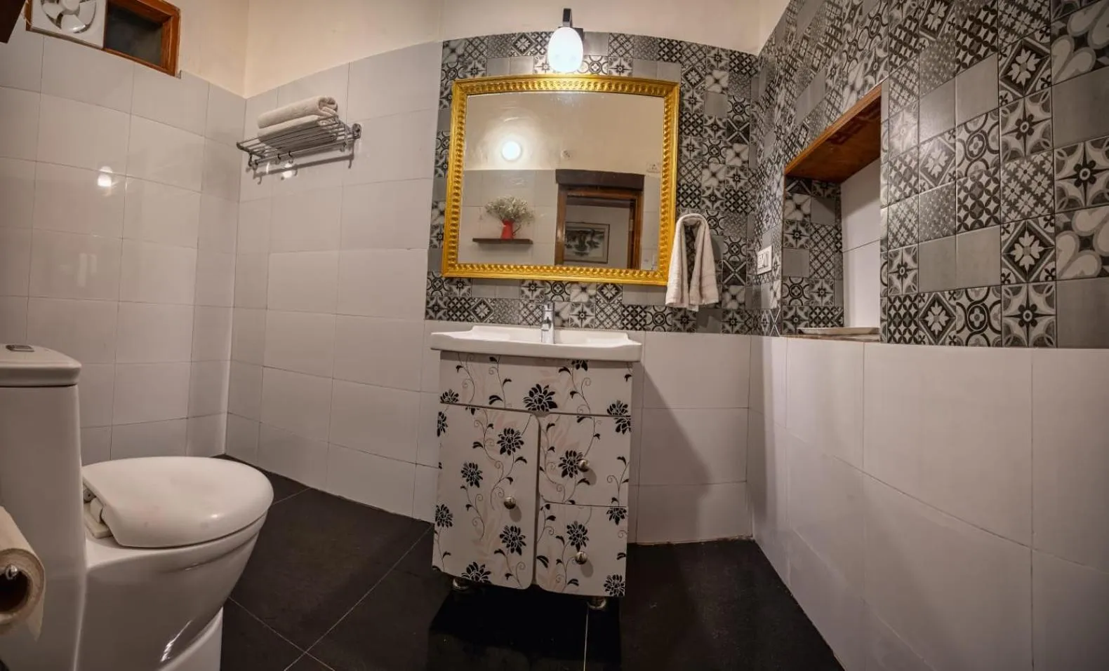 Bathroom in The Hive Cottage By Royal Collection Hotels