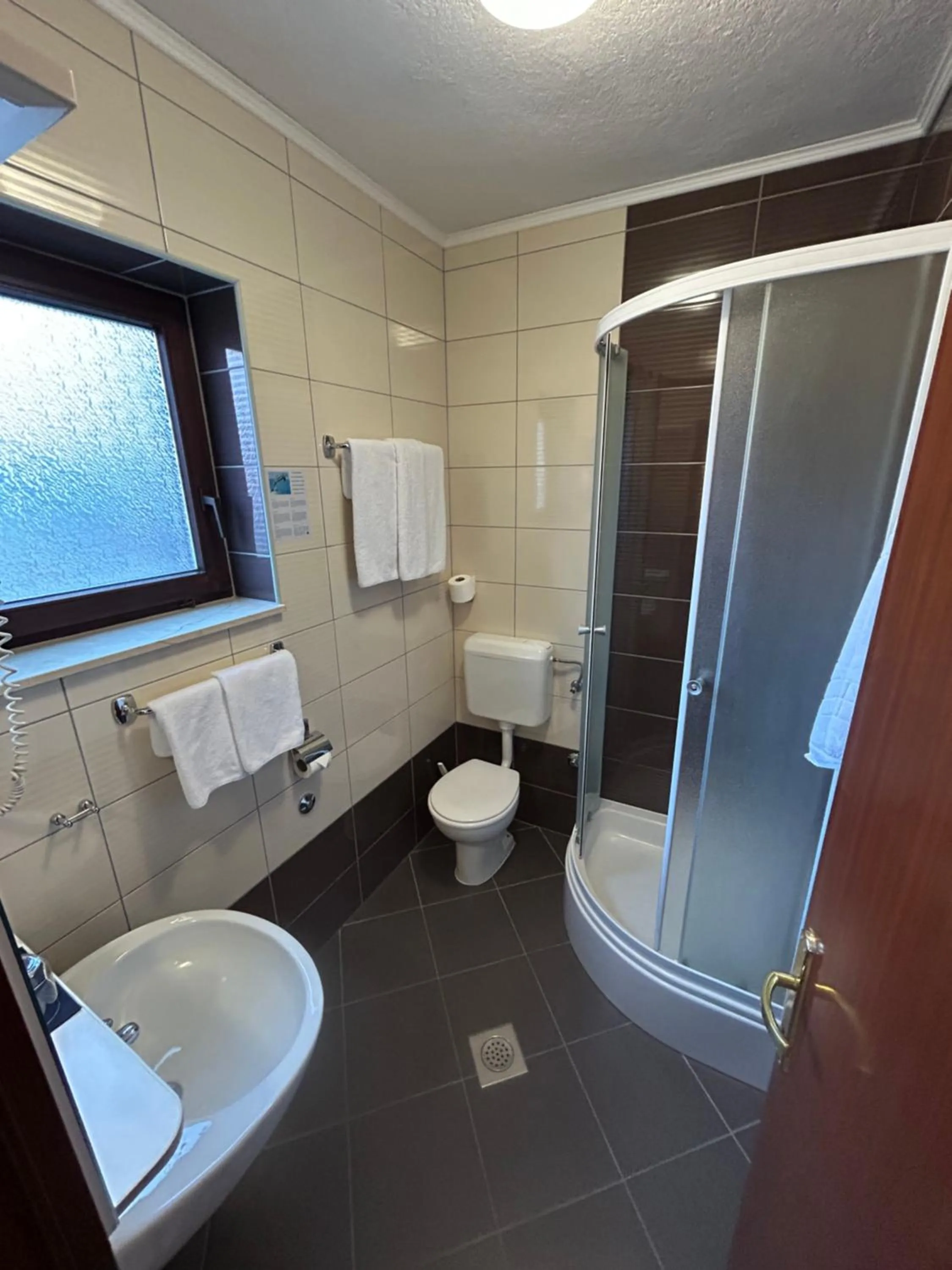 Toilet in Hotel Vila Tina