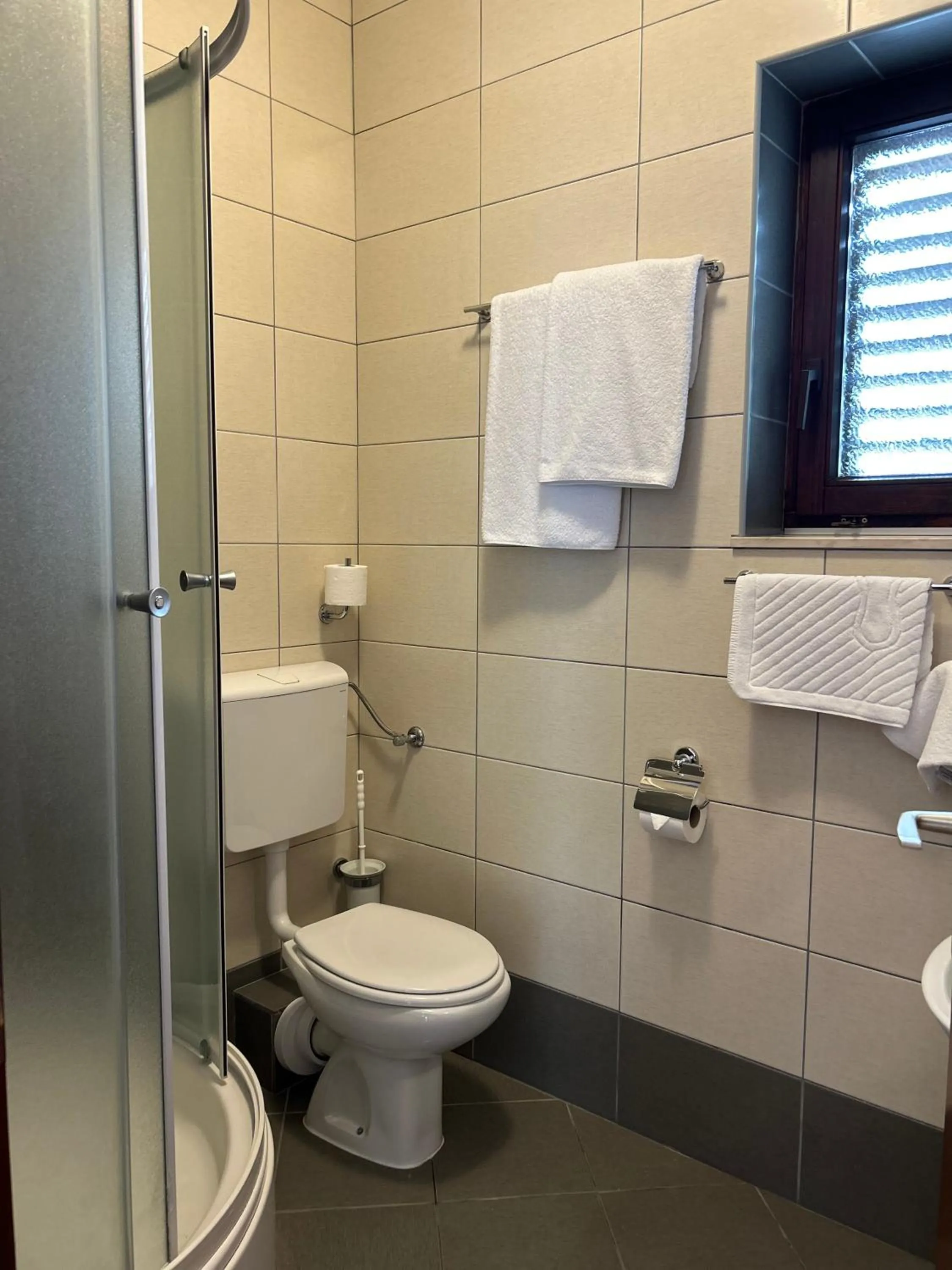 Shower in Hotel Vila Tina