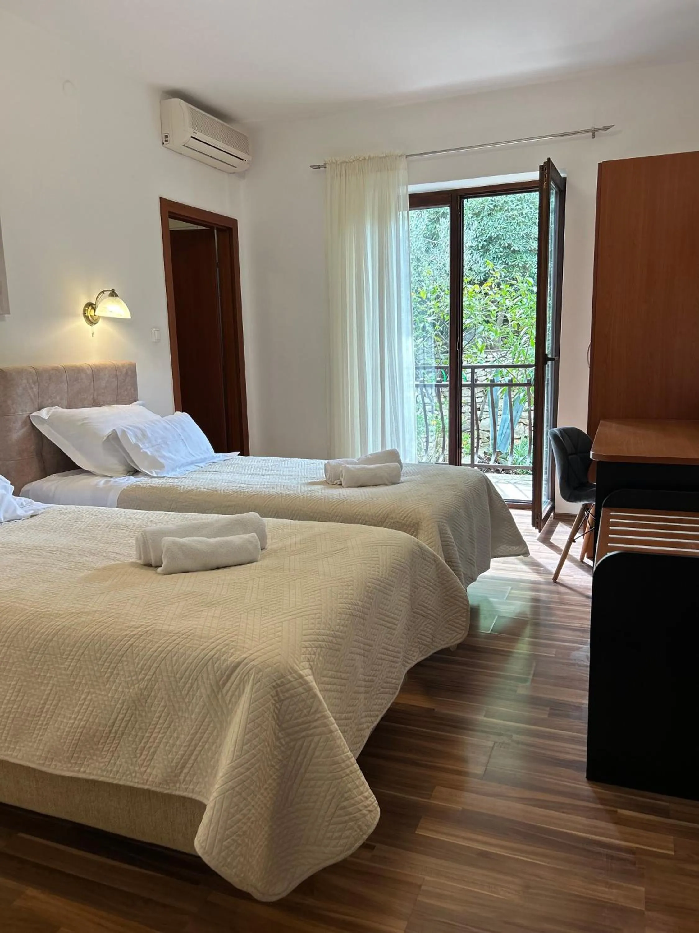 Bedroom, Bed in Hotel Vila Tina