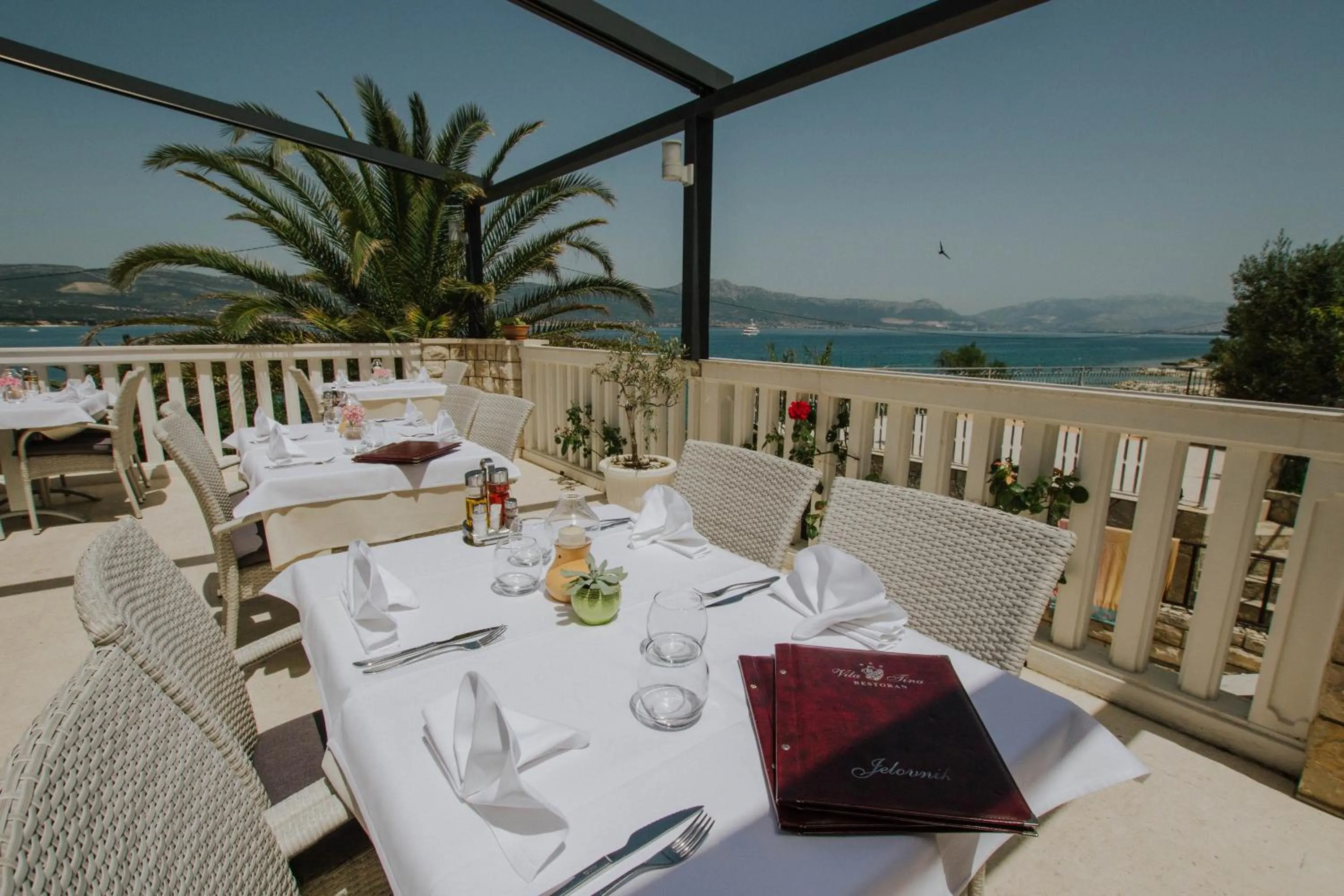 Restaurant/places to eat in Hotel Vila Tina