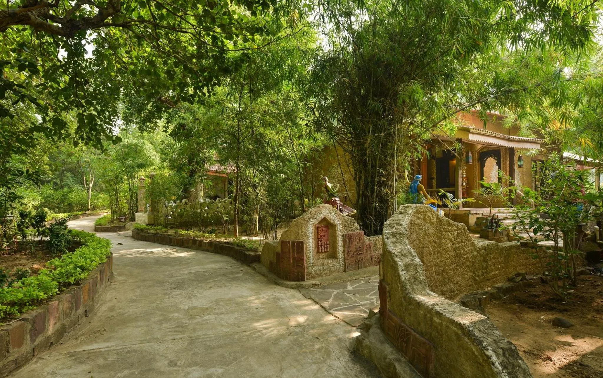 Facade/entrance in Syna Tiger Resort Bandhavgarh