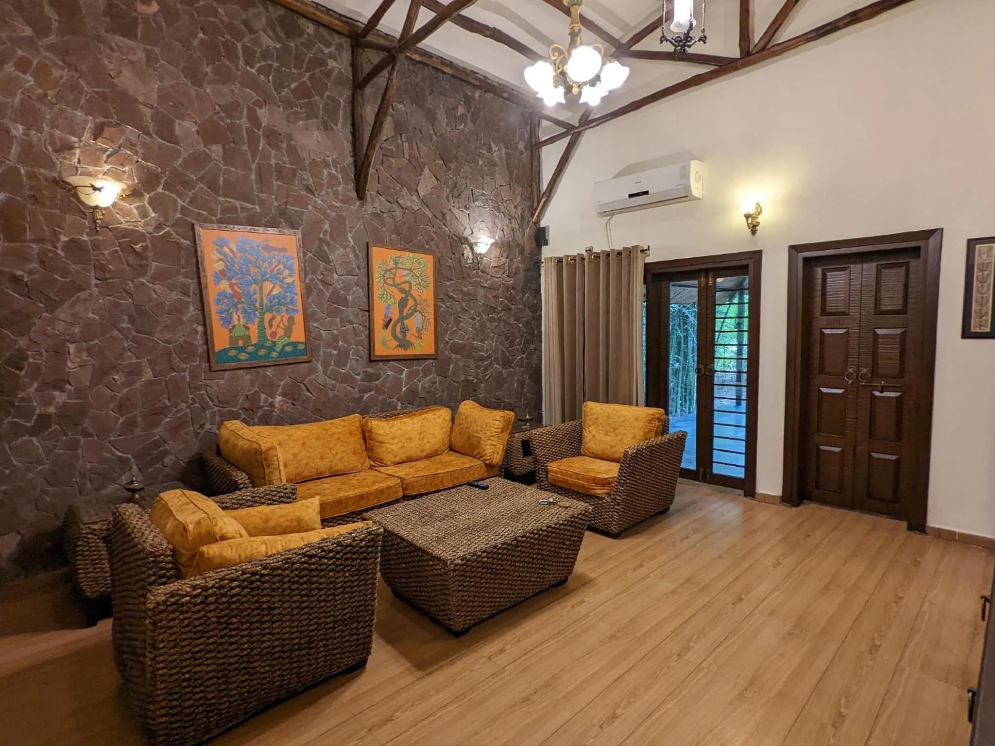 Living room in Syna Tiger Resort Bandhavgarh
