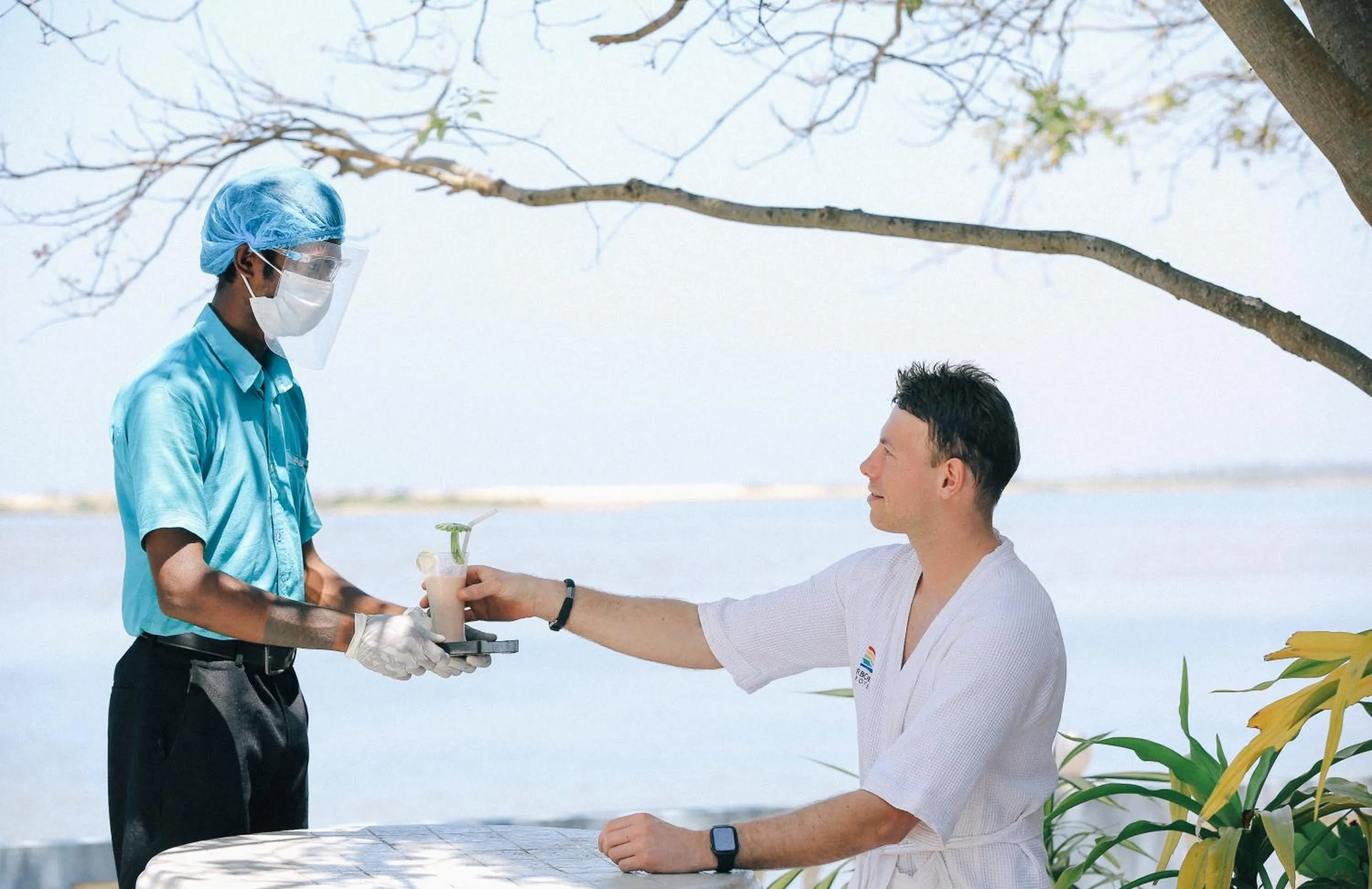 Swimming pool in Dinuda Lagoon Hotel