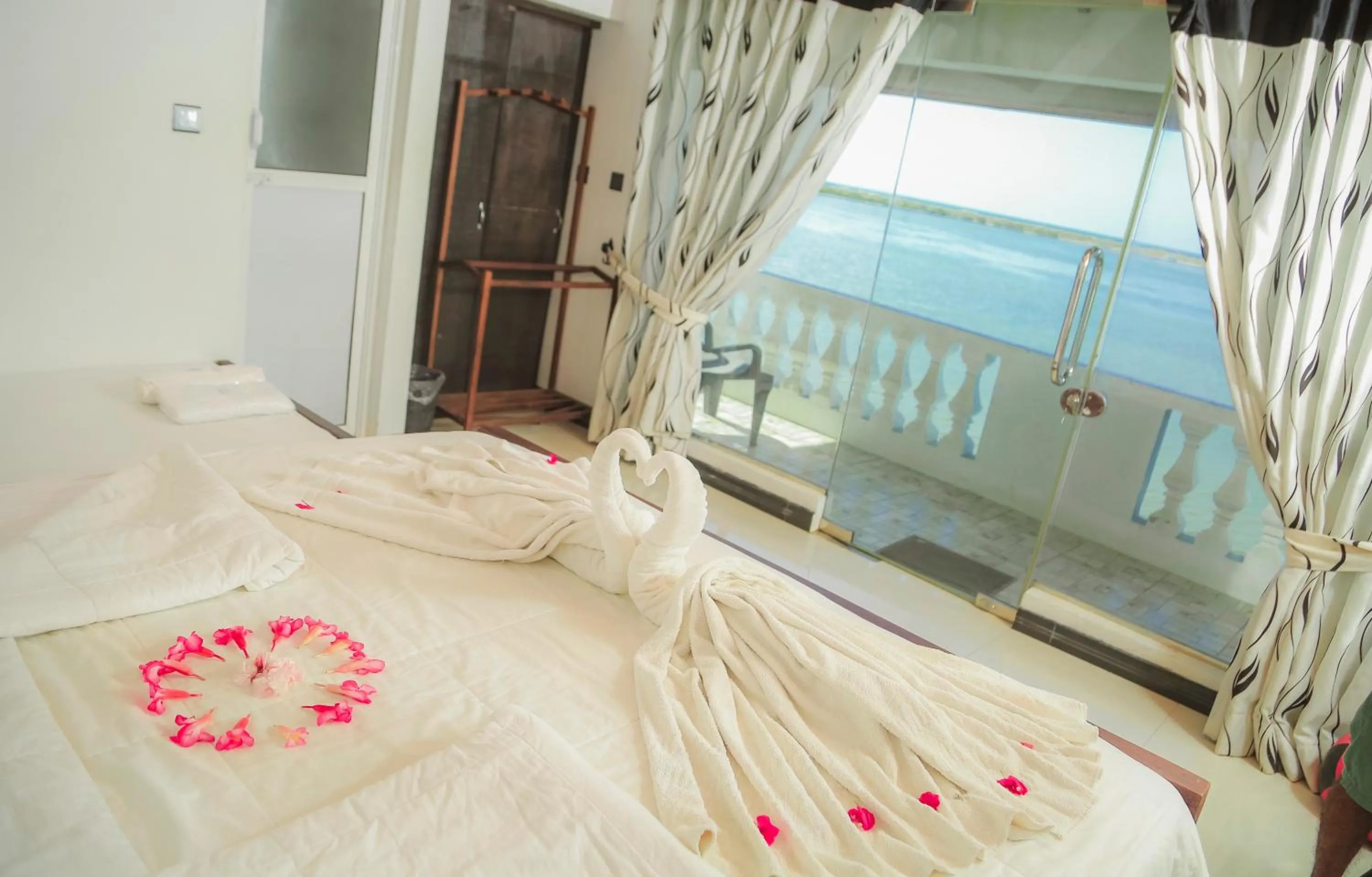 Bed in Dinuda Lagoon Hotel