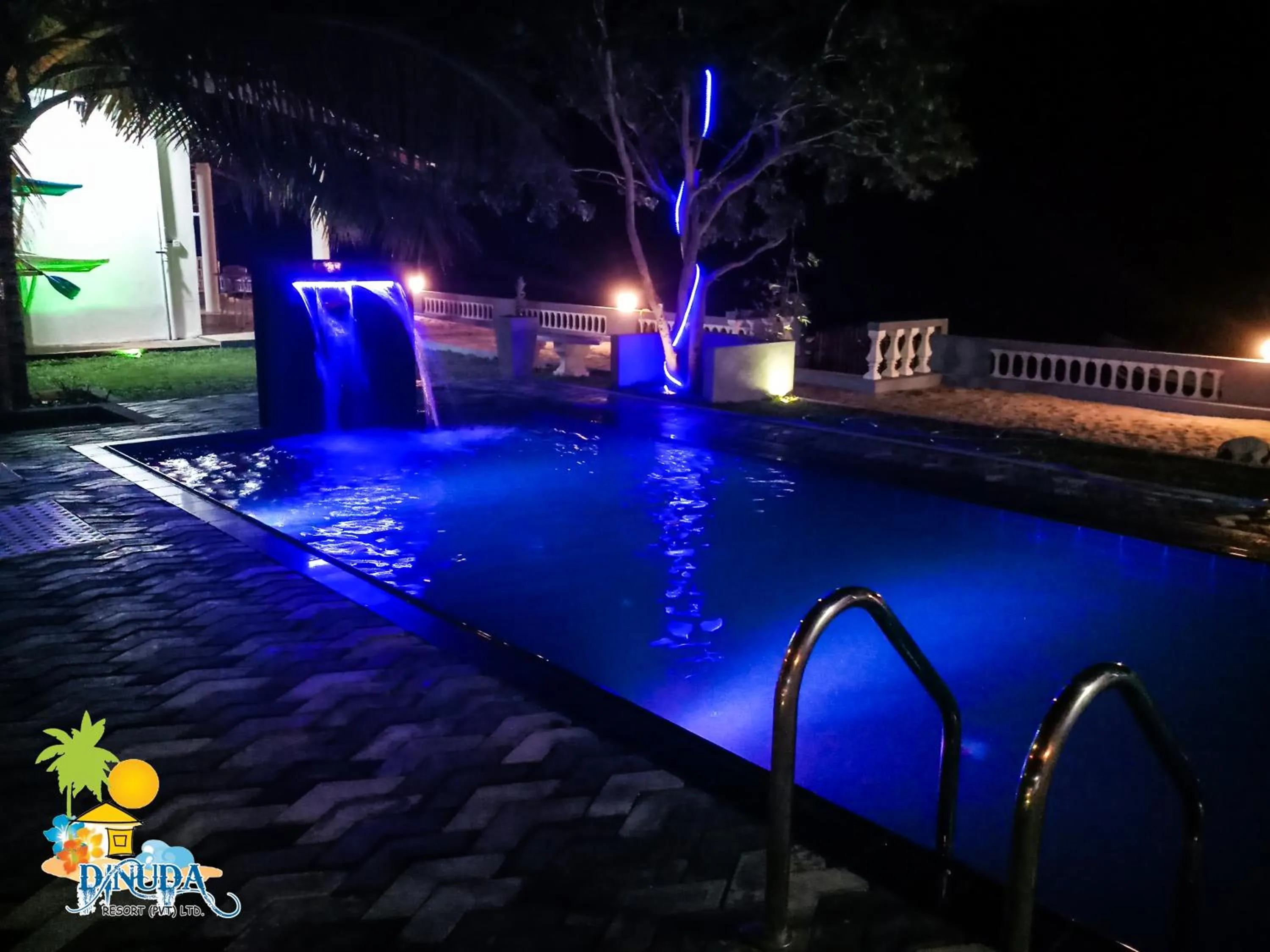 Swimming pool in Dinuda Lagoon Hotel