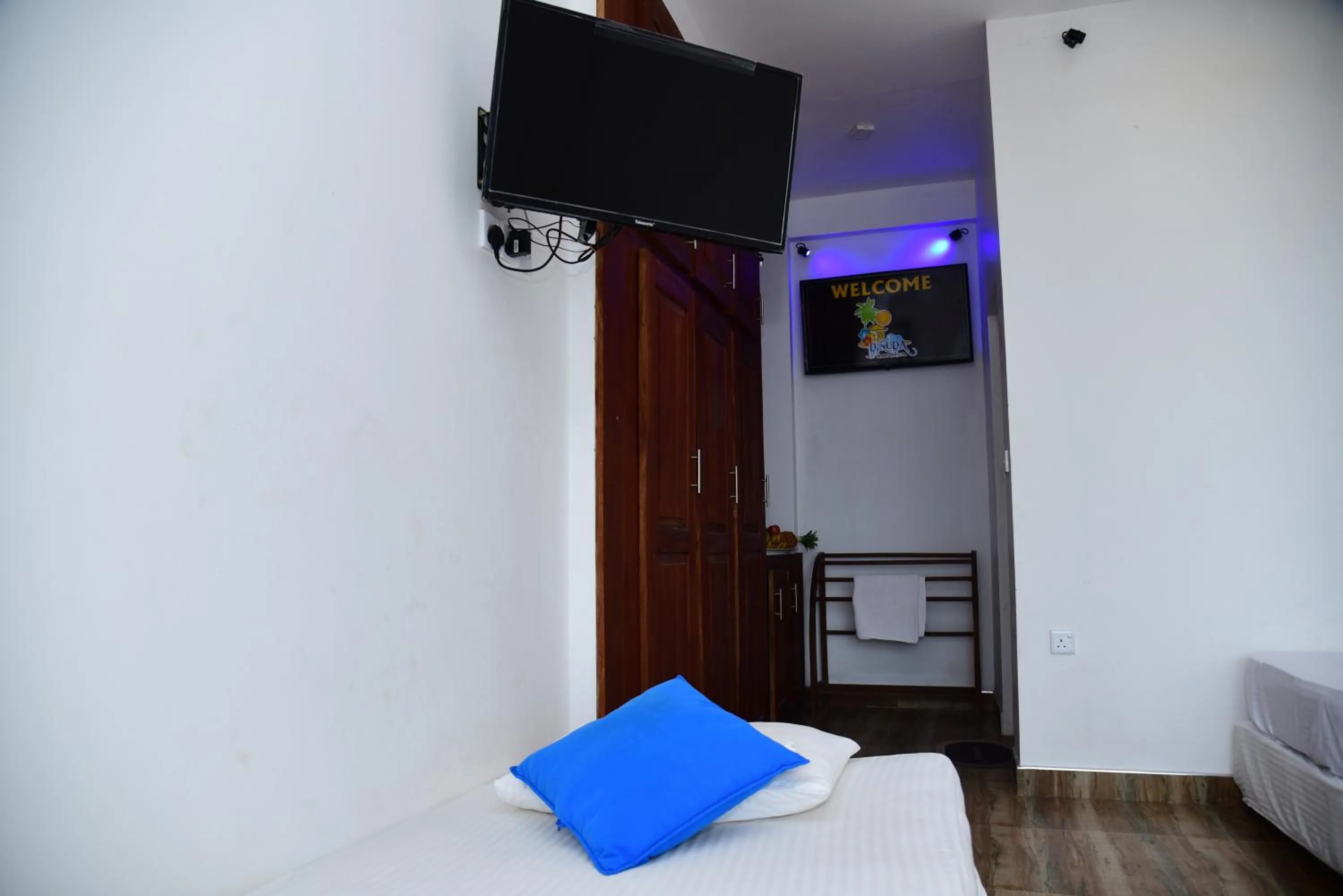 Bed in Dinuda Lagoon Hotel