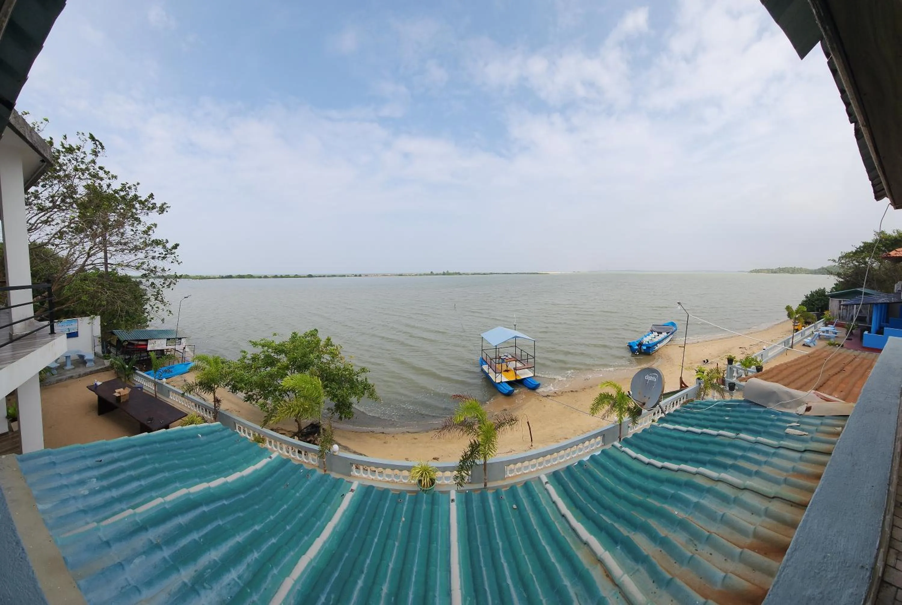 Dinuda Lagoon Hotel