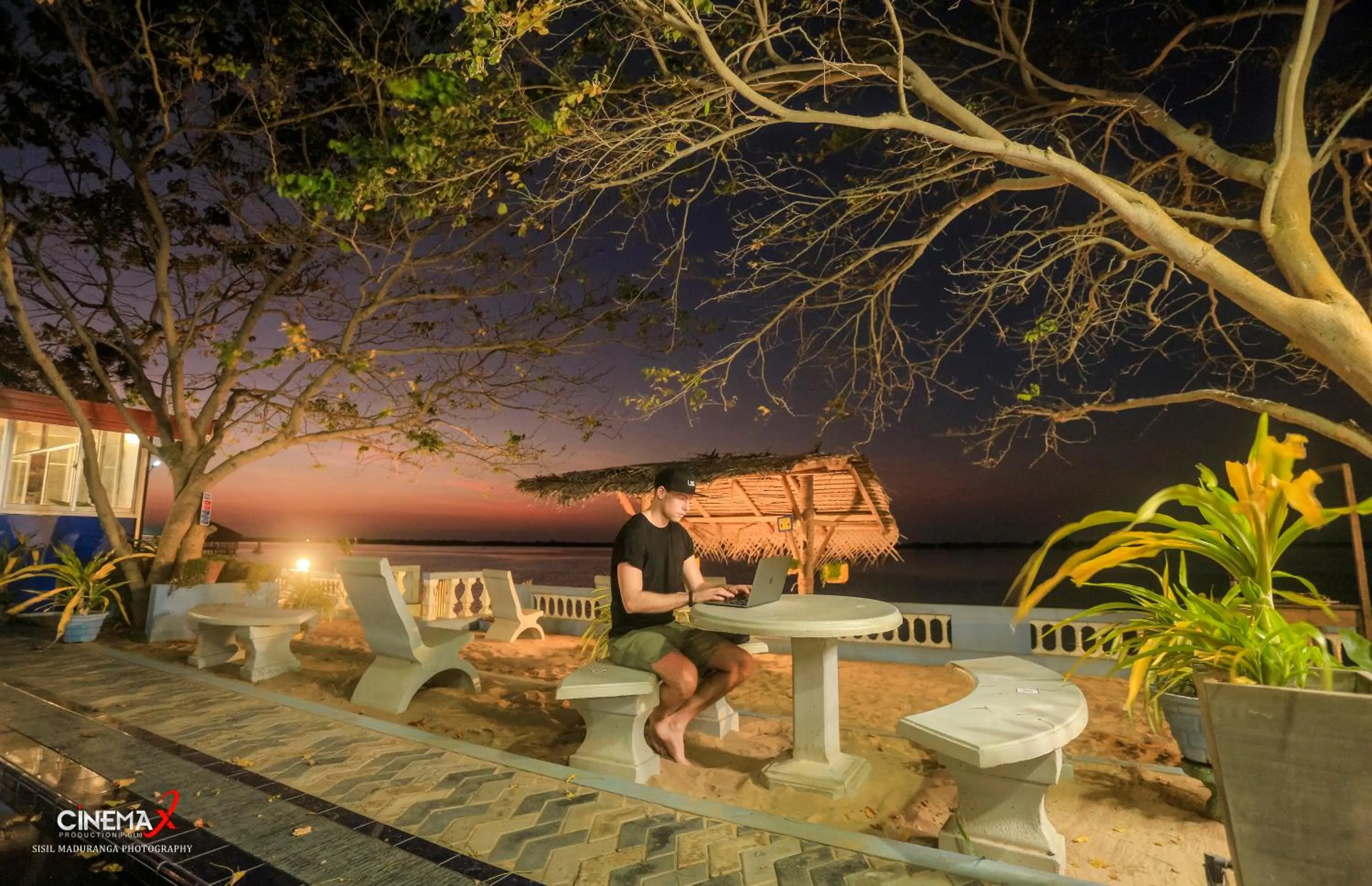 Swimming pool in Dinuda Lagoon Hotel