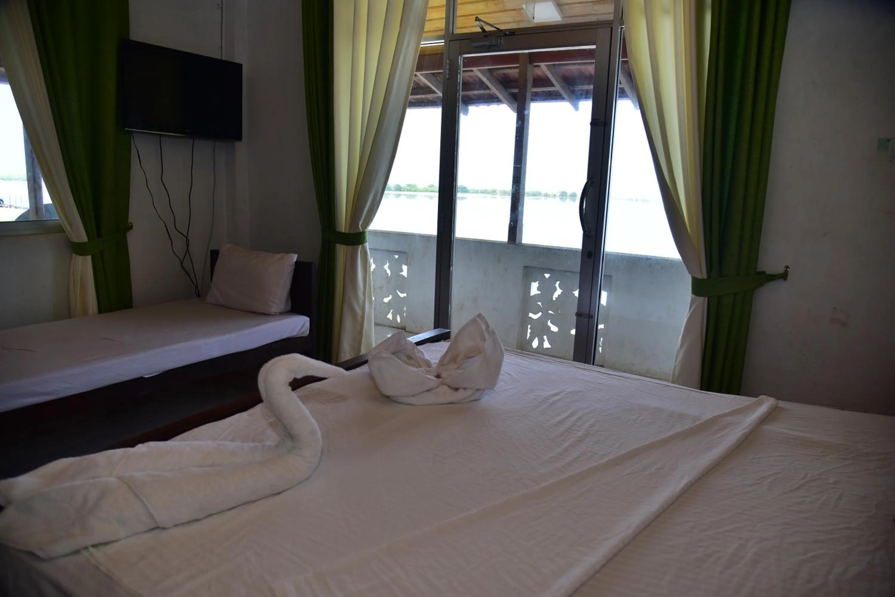 Bed in Dinuda Lagoon Hotel