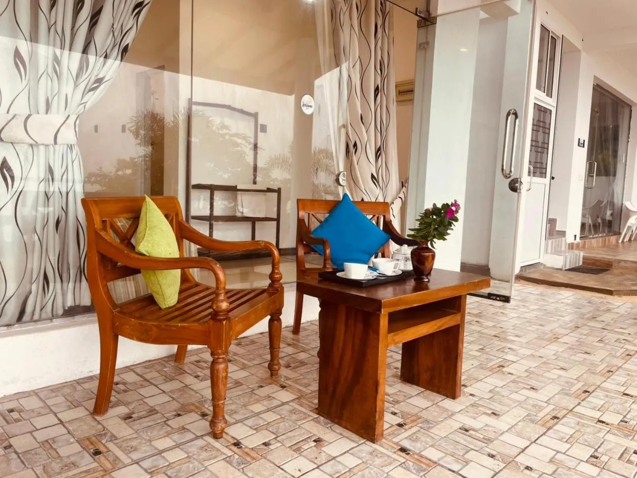 Patio in Dinuda Lagoon Hotel