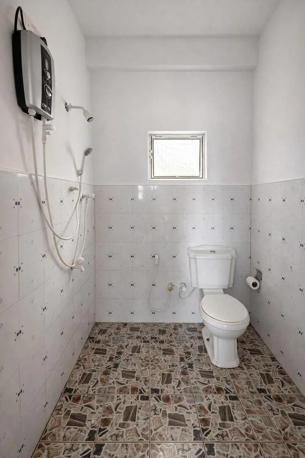Bathroom in Dinuda Lagoon Hotel
