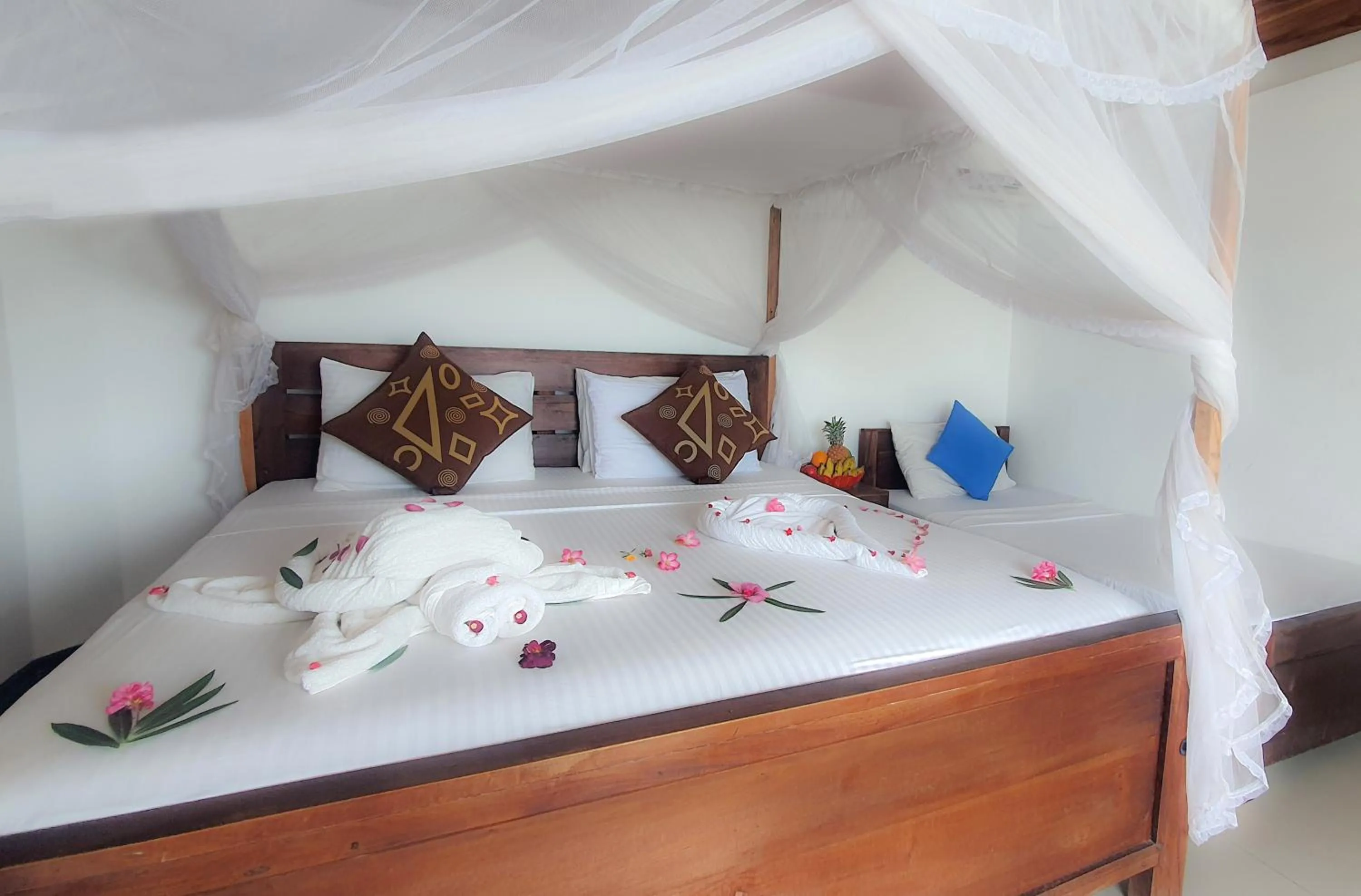 Bed in Dinuda Lagoon Hotel