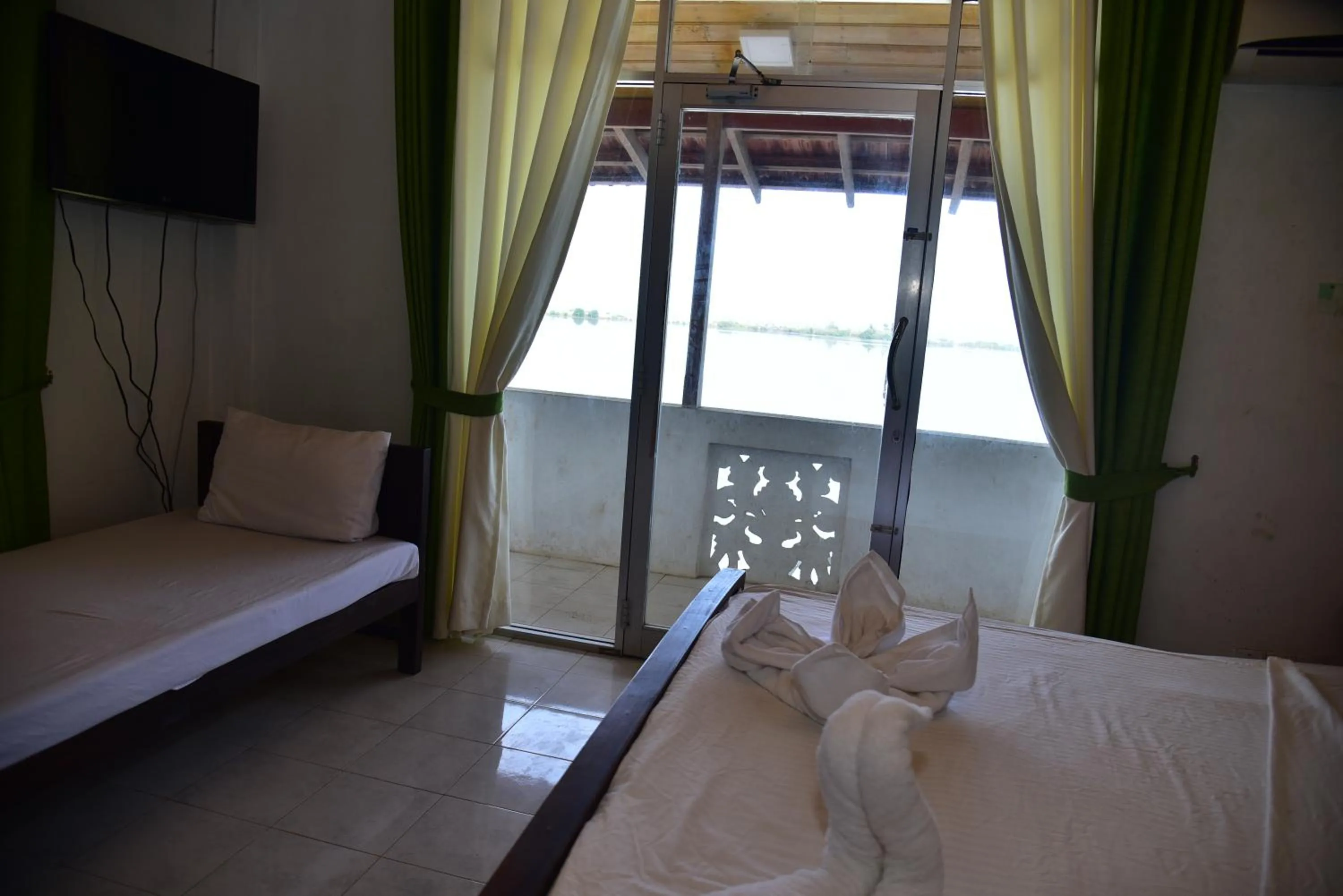 Bed in Dinuda Lagoon Hotel