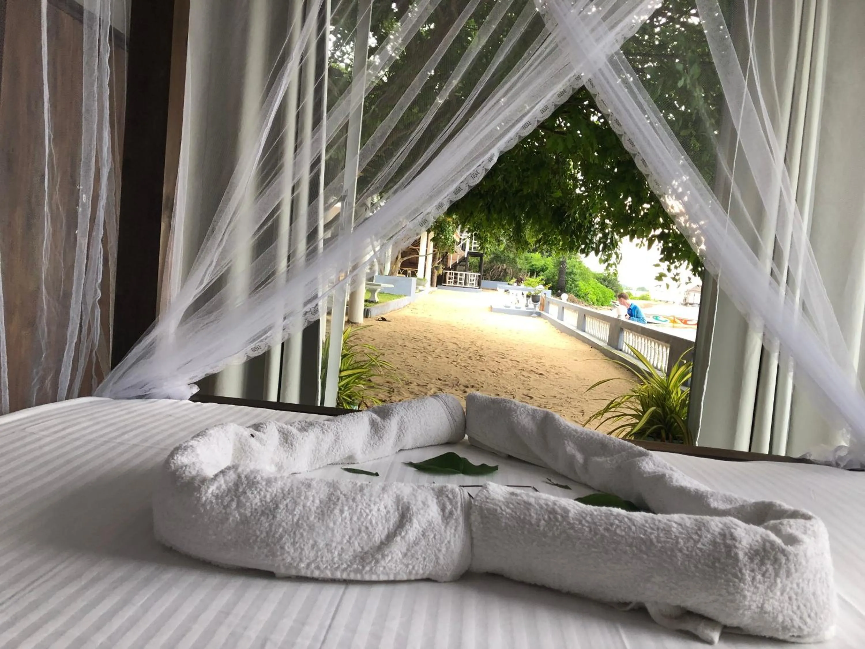 Property building, Bed in Dinuda Lagoon Hotel