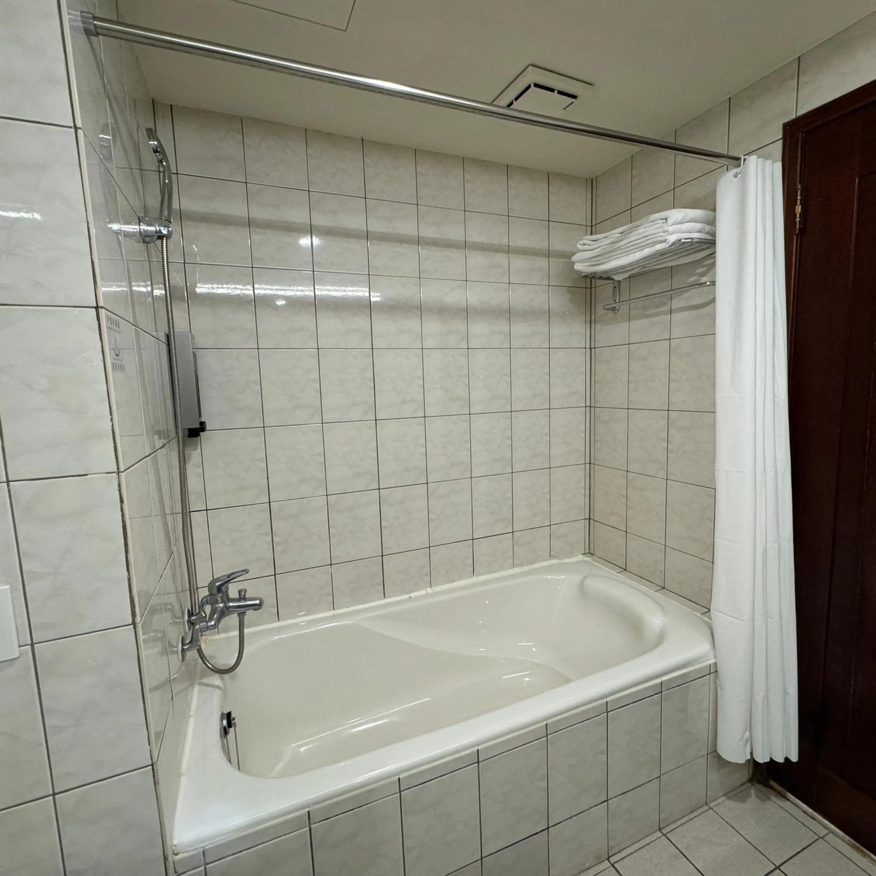 Shower in XinsheHotel - Chungli