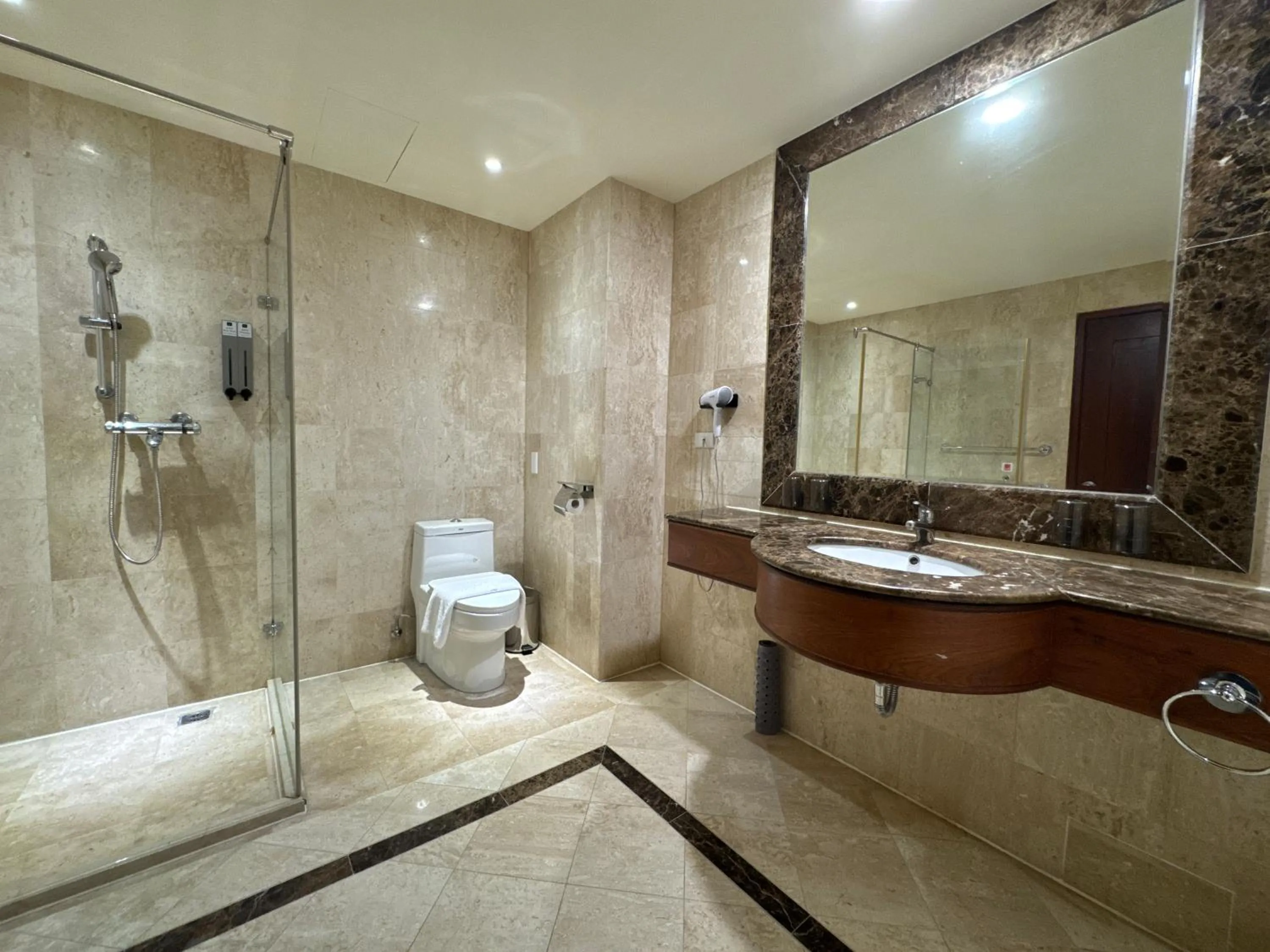 Toilet in XinsheHotel - Chungli