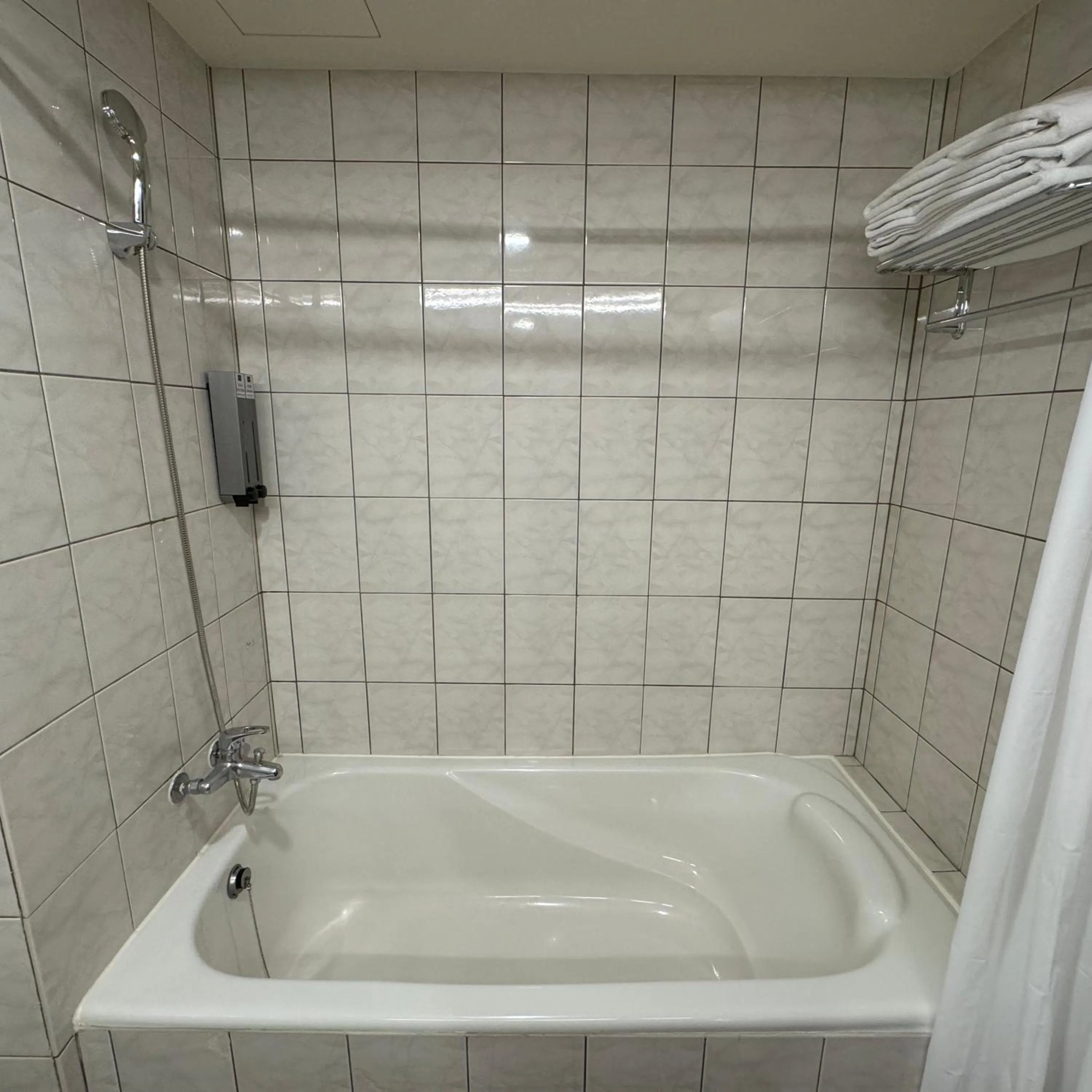 Shower in XinsheHotel - Chungli