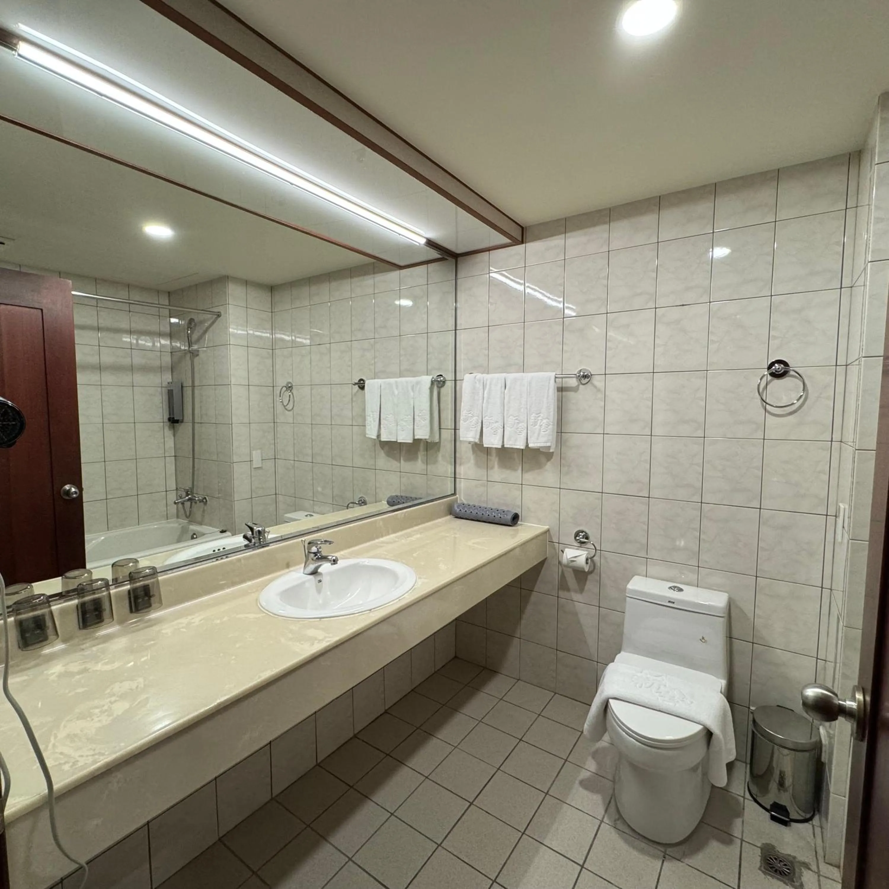 Shower in XinsheHotel - Chungli