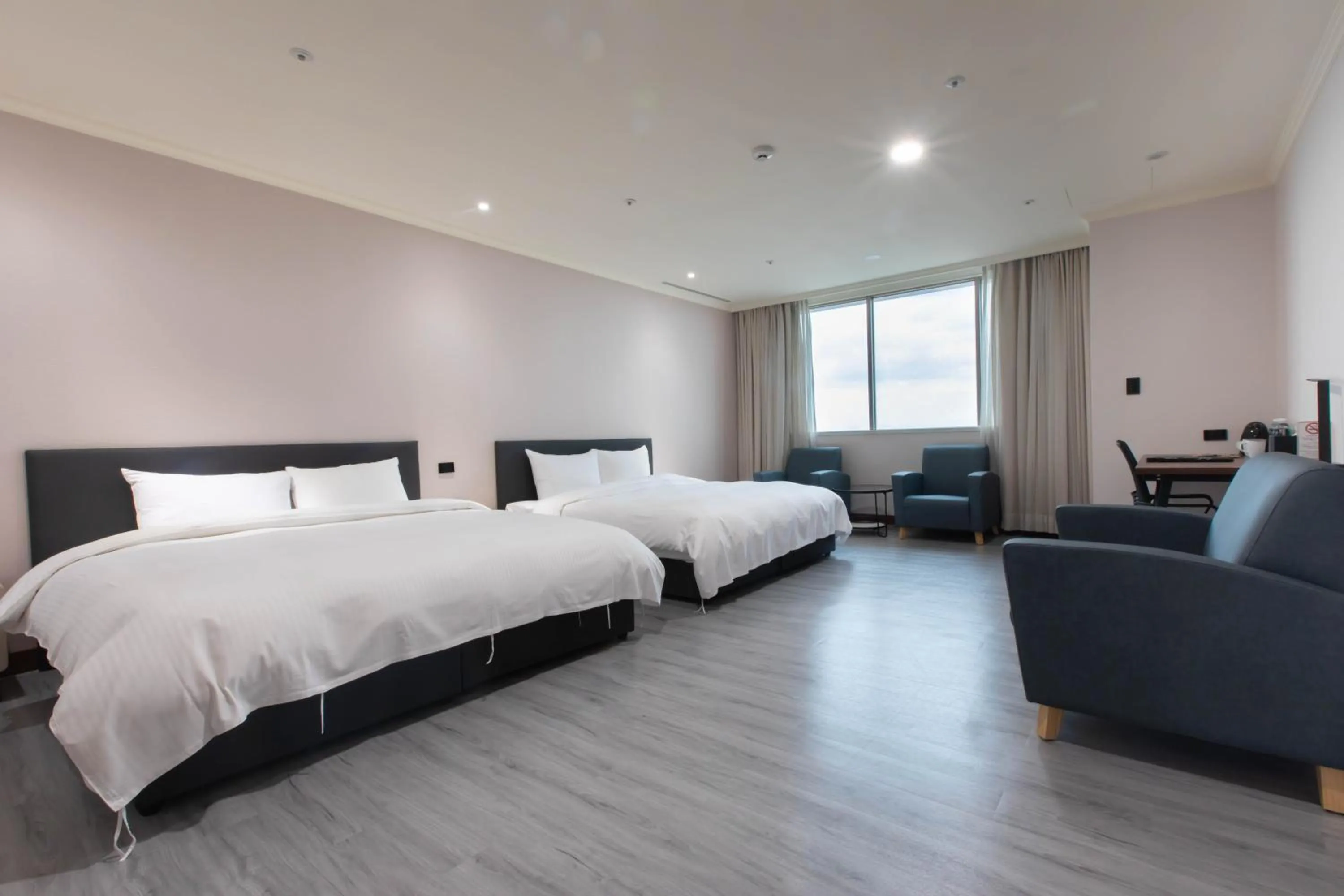 Bedroom, Bed in XinsheHotel - Chungli