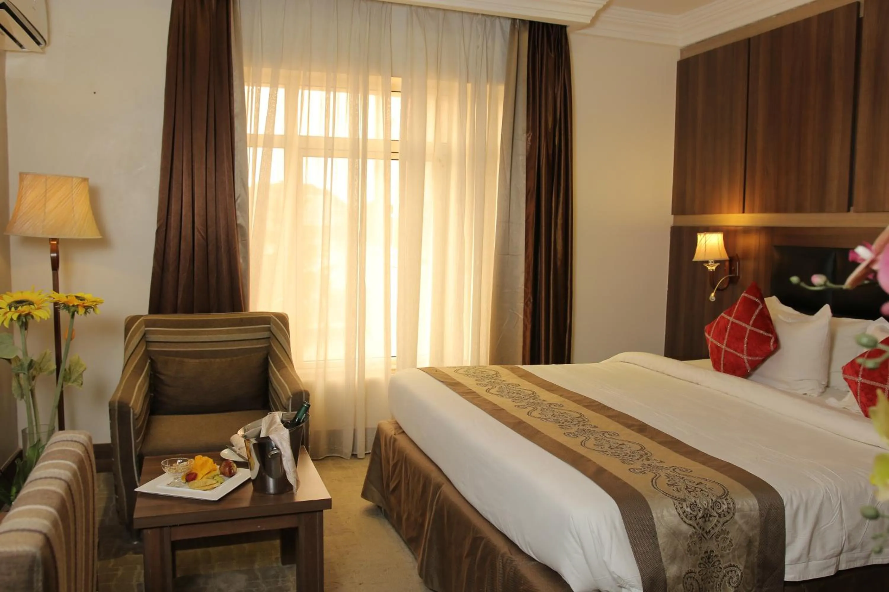 Bedroom, Bed in Grand Pela Hotel & Suites