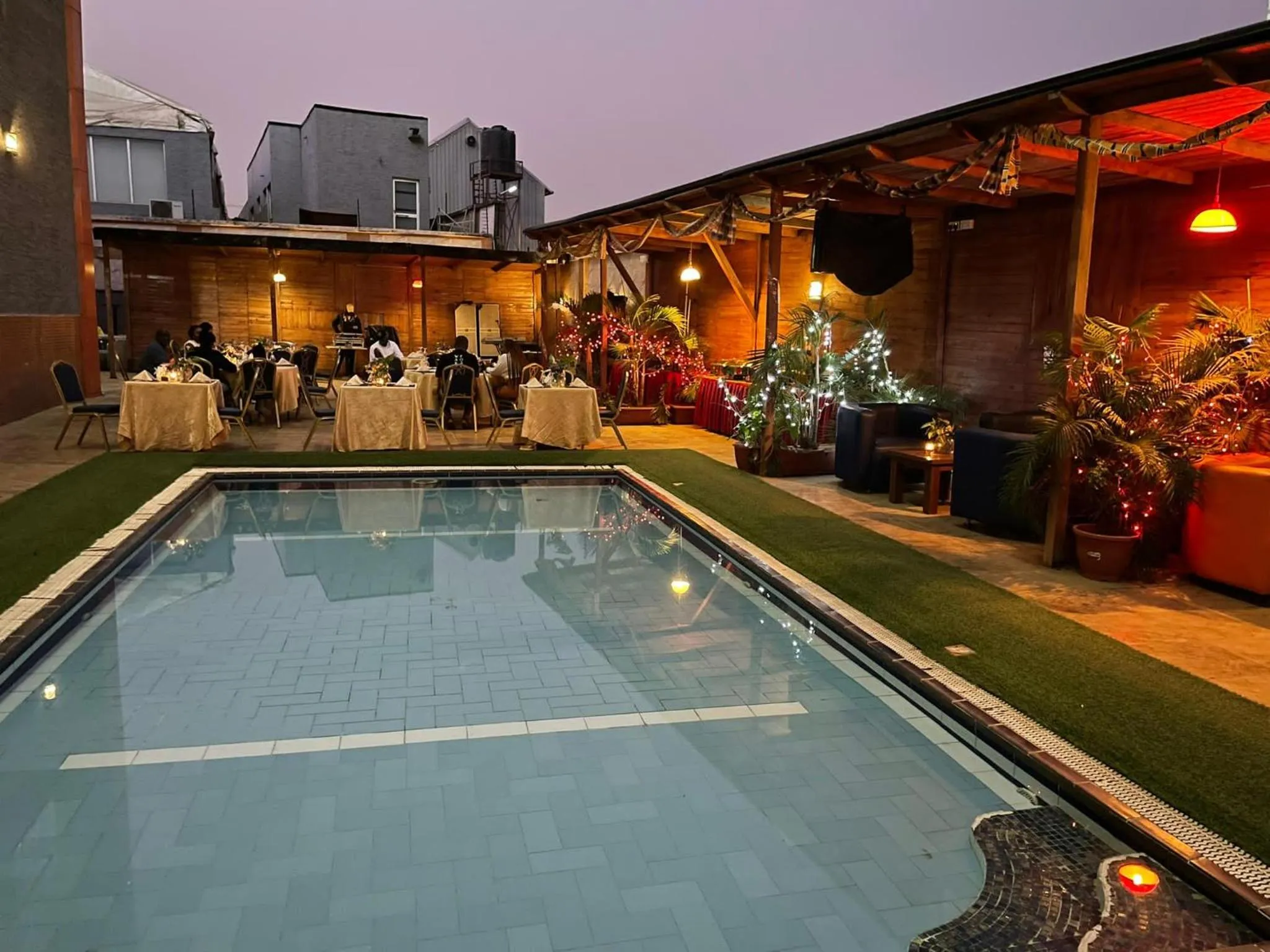 Restaurant/places to eat in Grand Pela Hotel & Suites