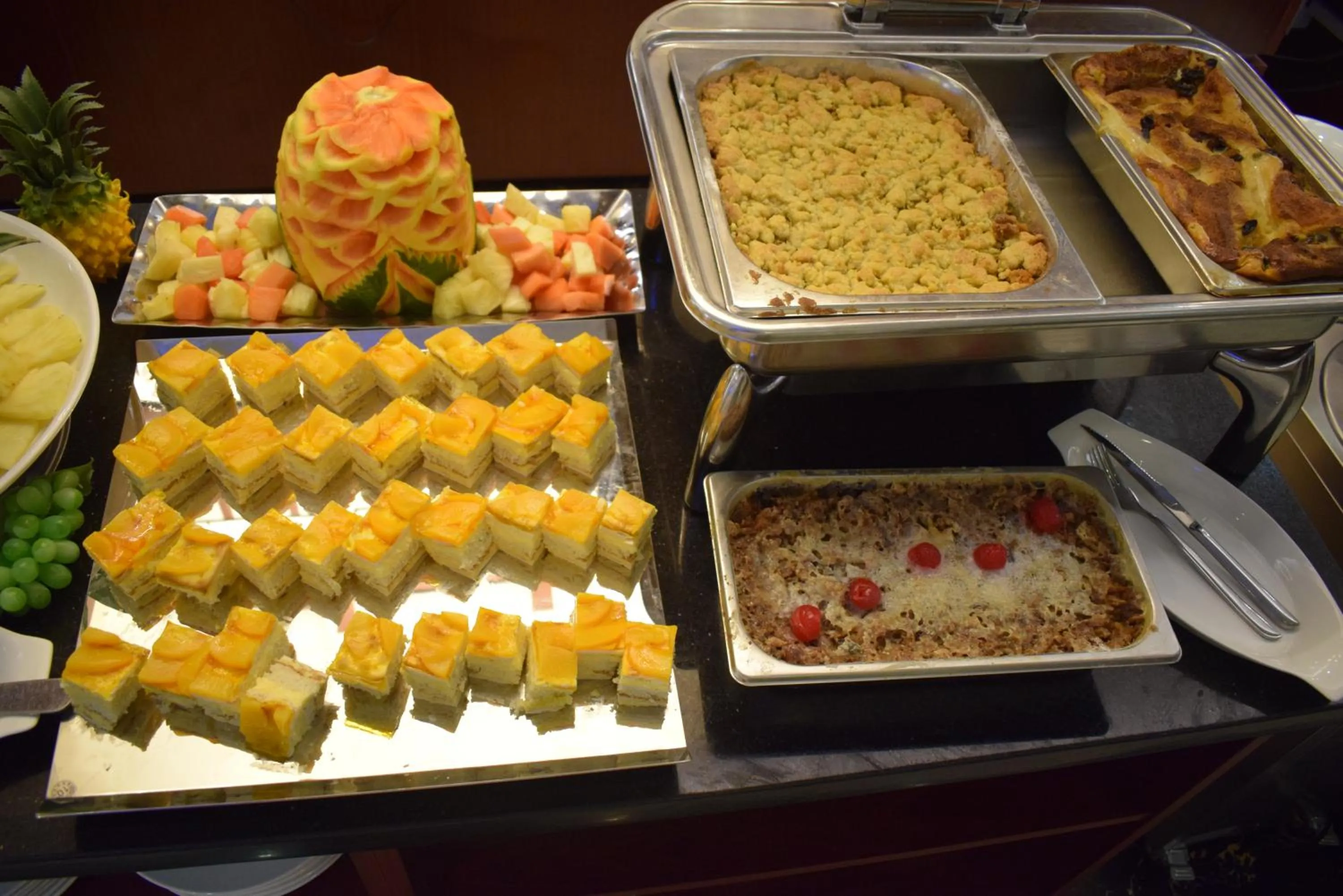 Food and drinks in Grand Pela Hotel & Suites