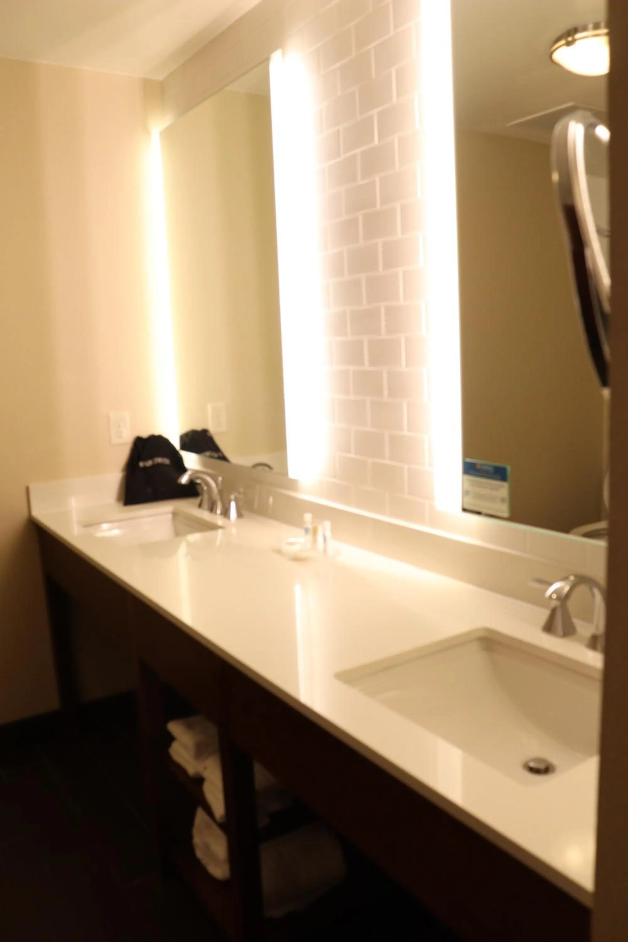 Bathroom in Comfort Suites Loveland