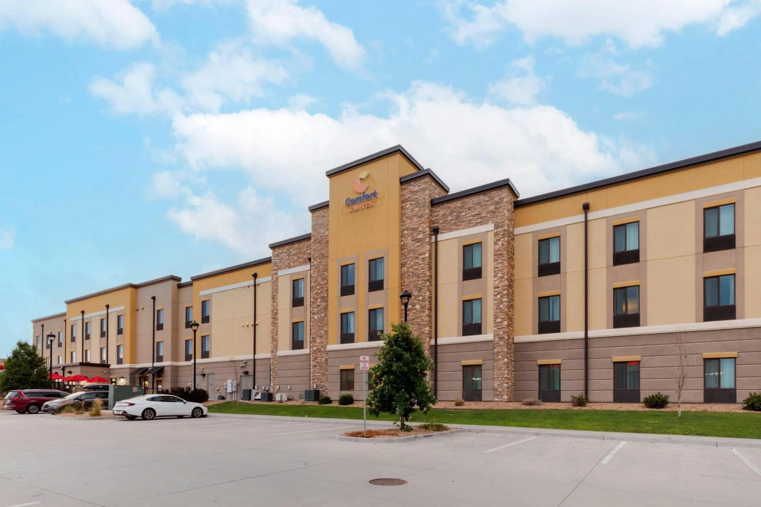 Property building in Comfort Suites Loveland