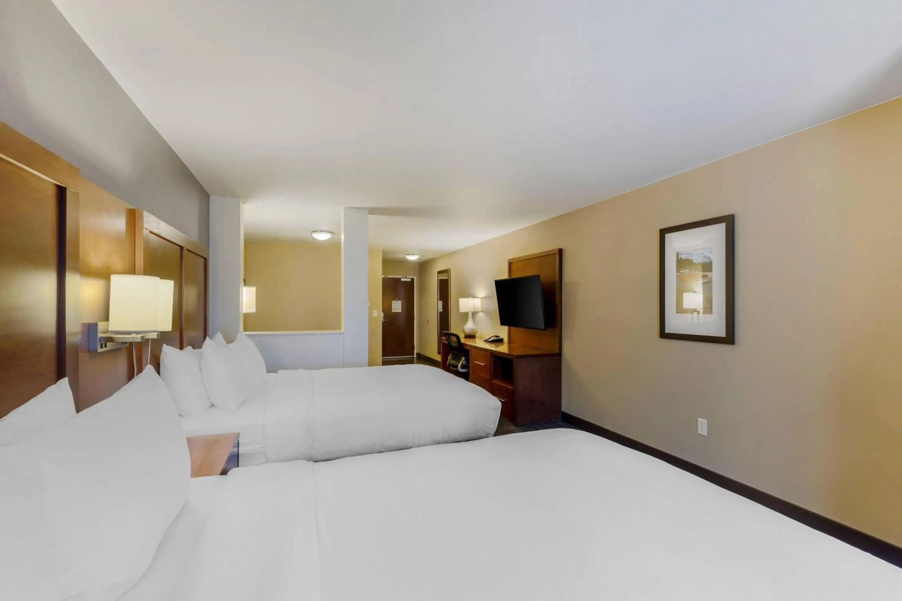 Bedroom, Bed in Comfort Suites Loveland