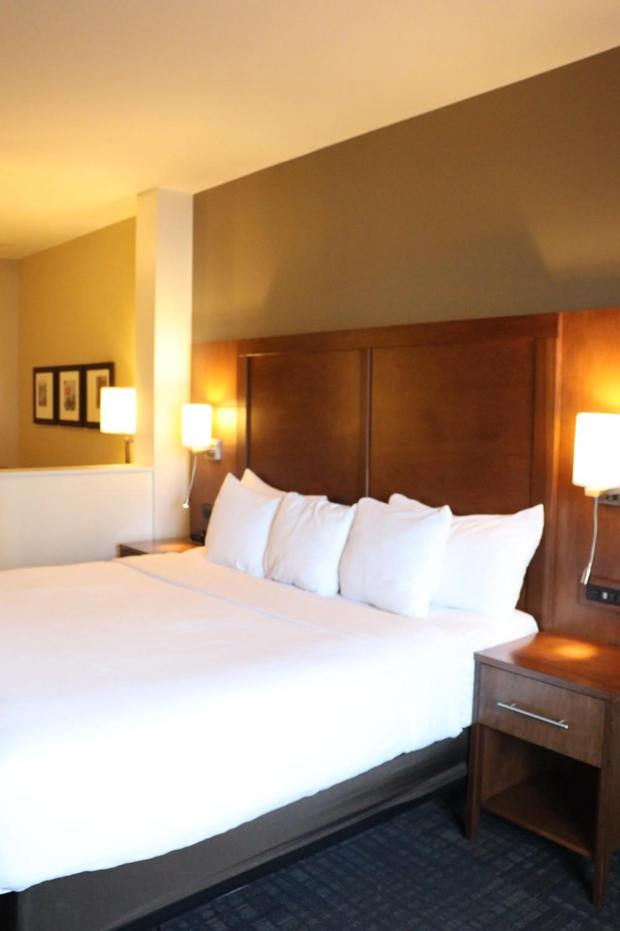 Bed in Comfort Suites Loveland