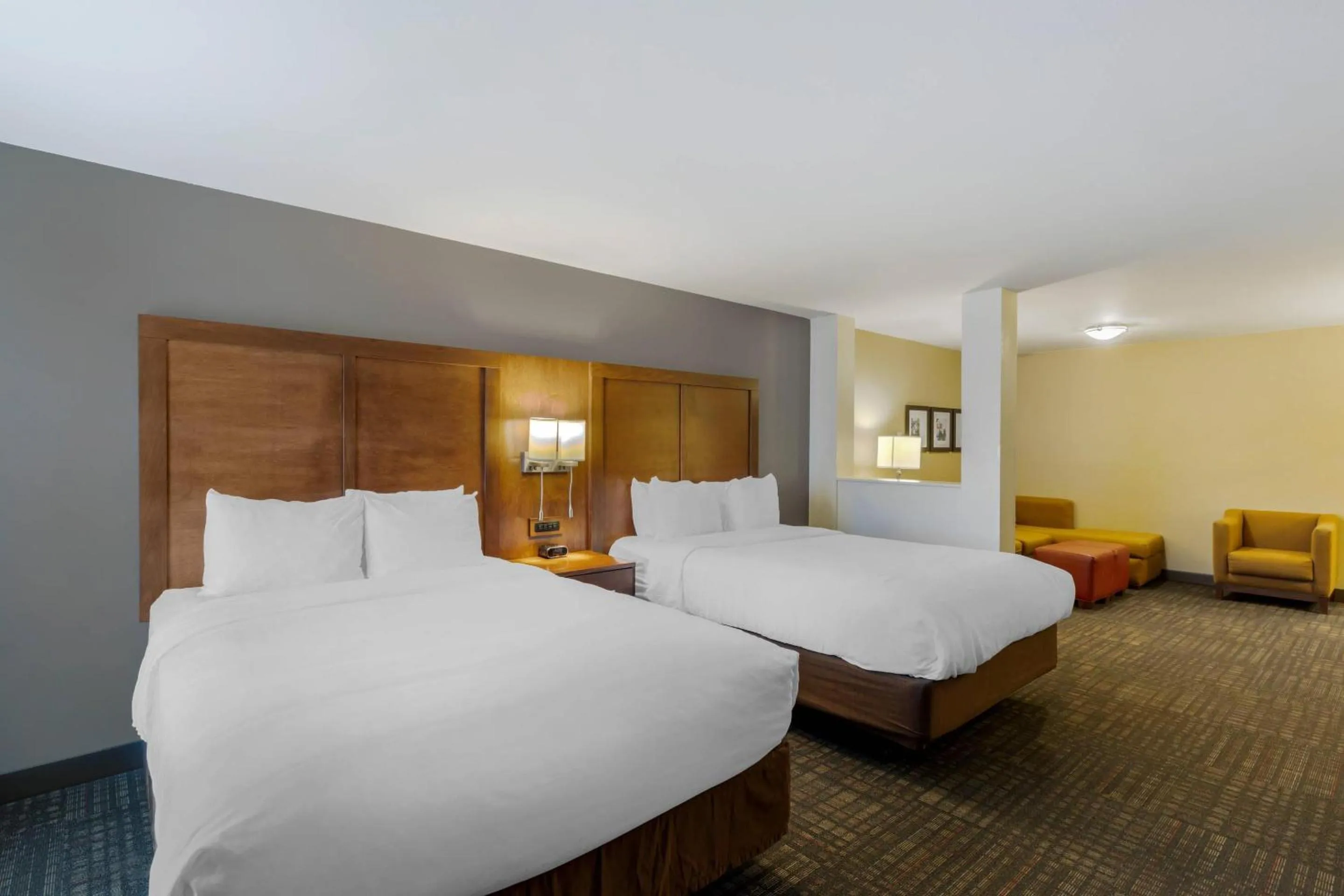 Bedroom, Bed in Comfort Suites Loveland