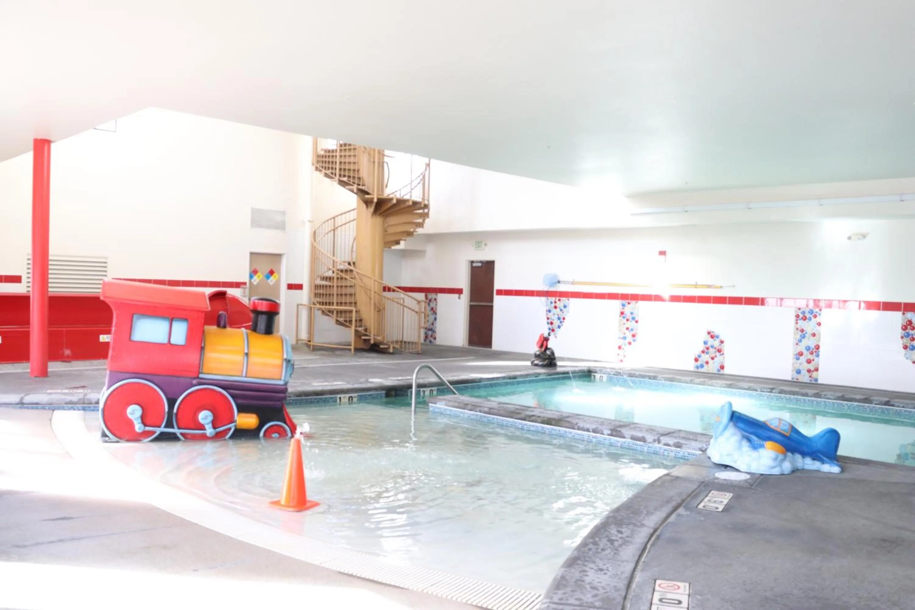 Swimming pool in Comfort Suites Loveland