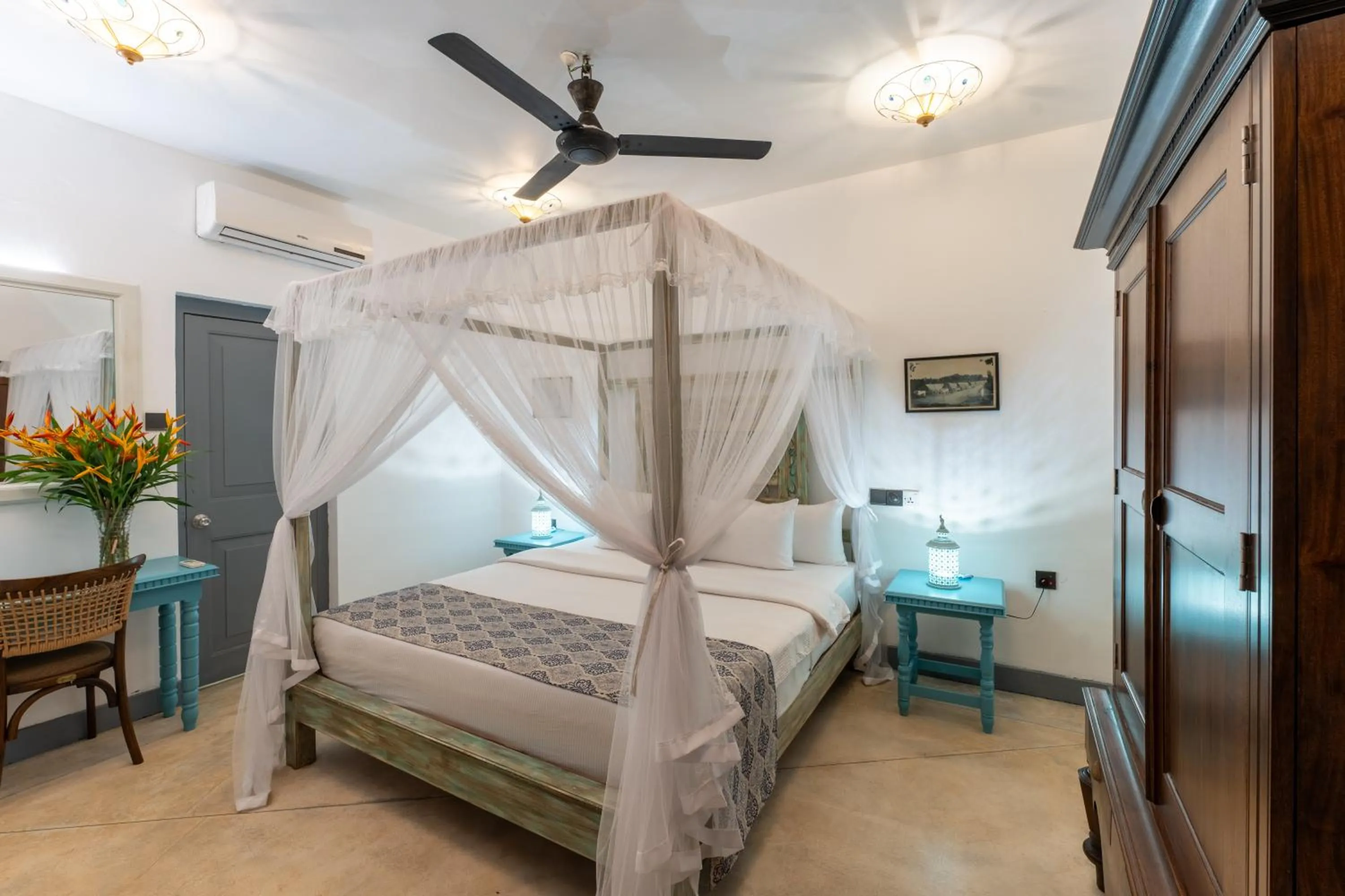 Photo of the whole room, Bed in Parawa House