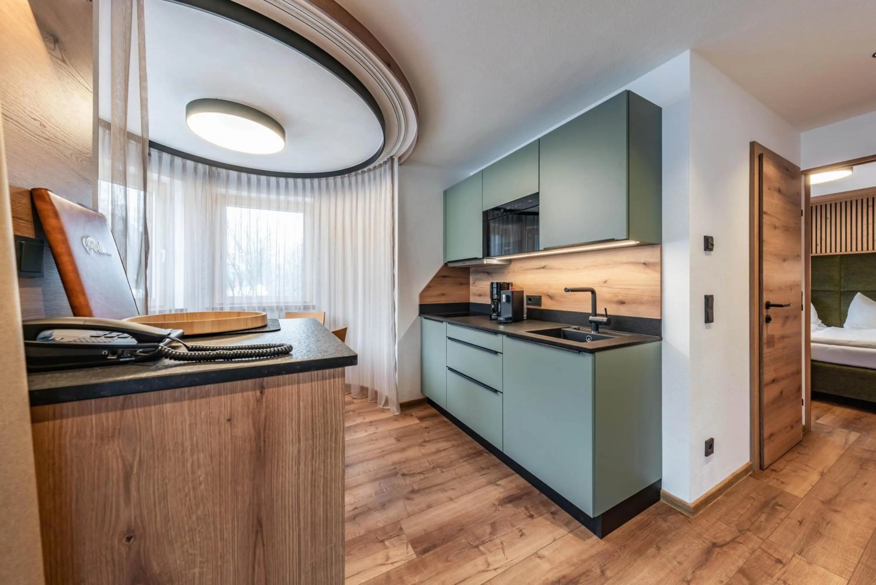 Kitchen or kitchenette, Bed in Montana Apartments