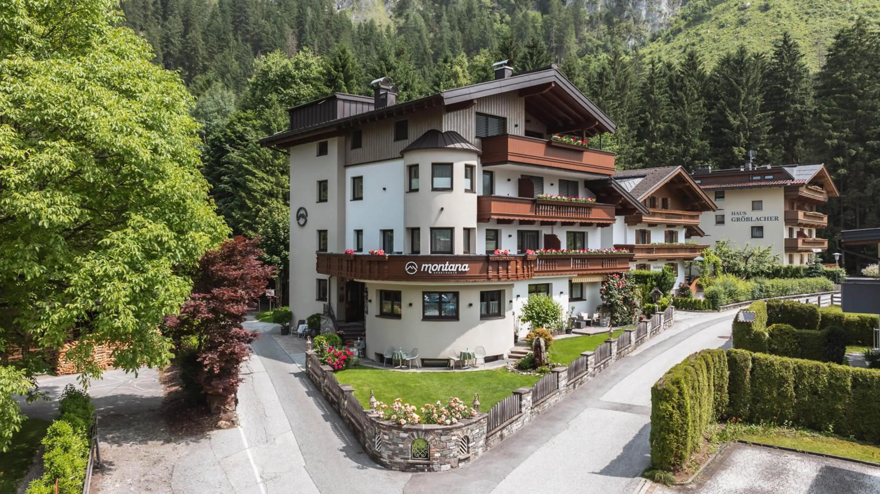 Property building in Montana Apartments