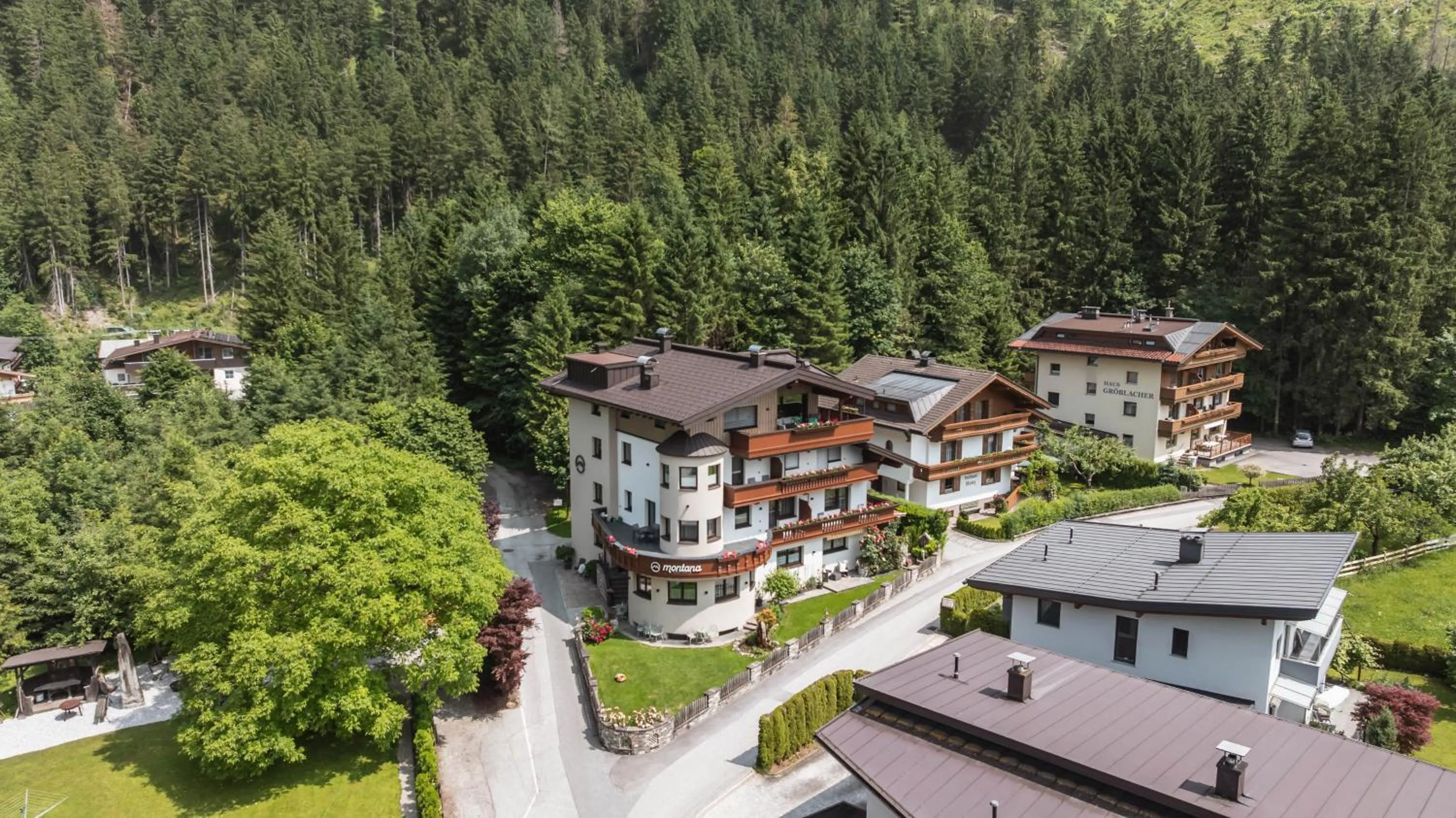 Property building in Montana Apartments