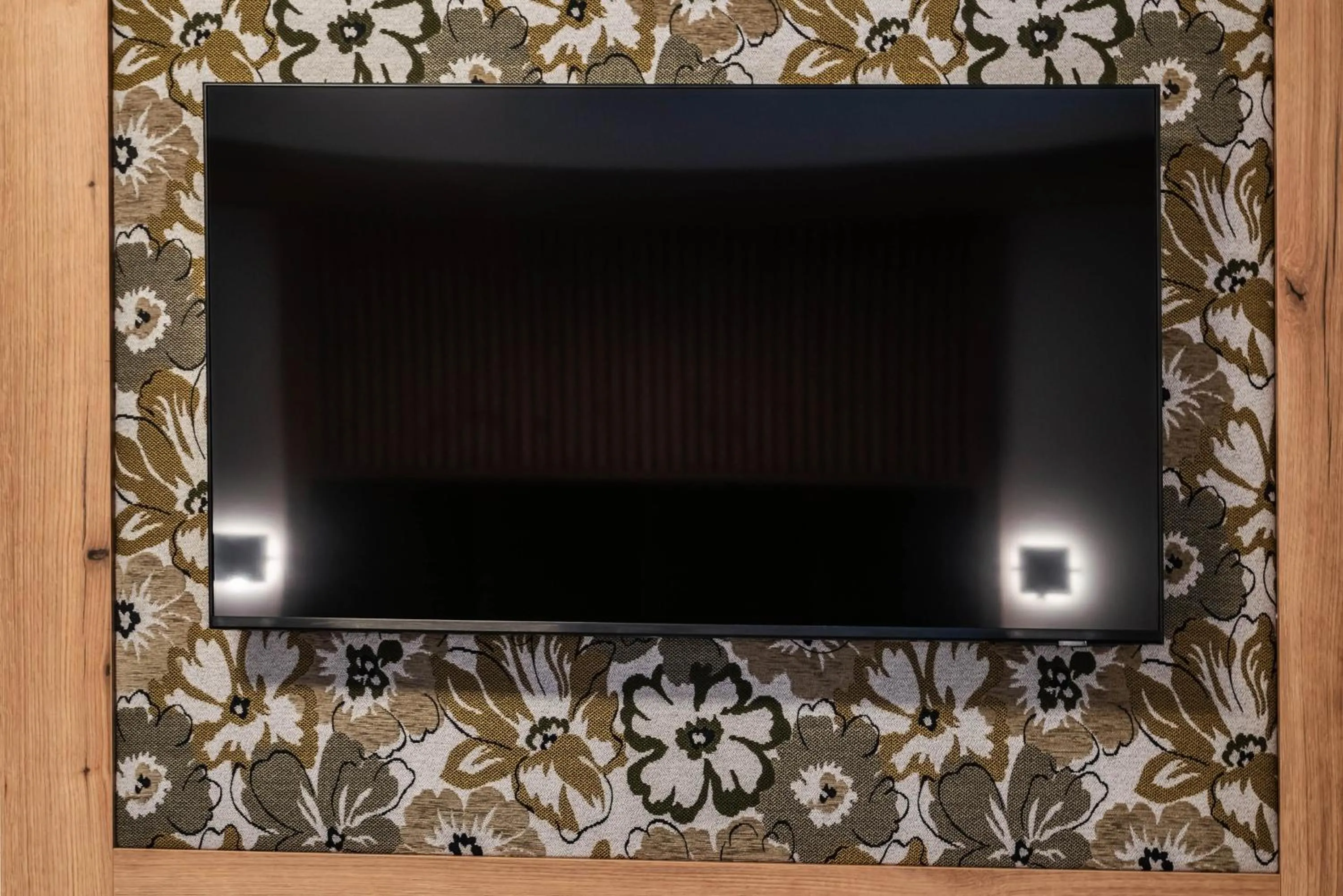 TV and multimedia in Montana Apartments