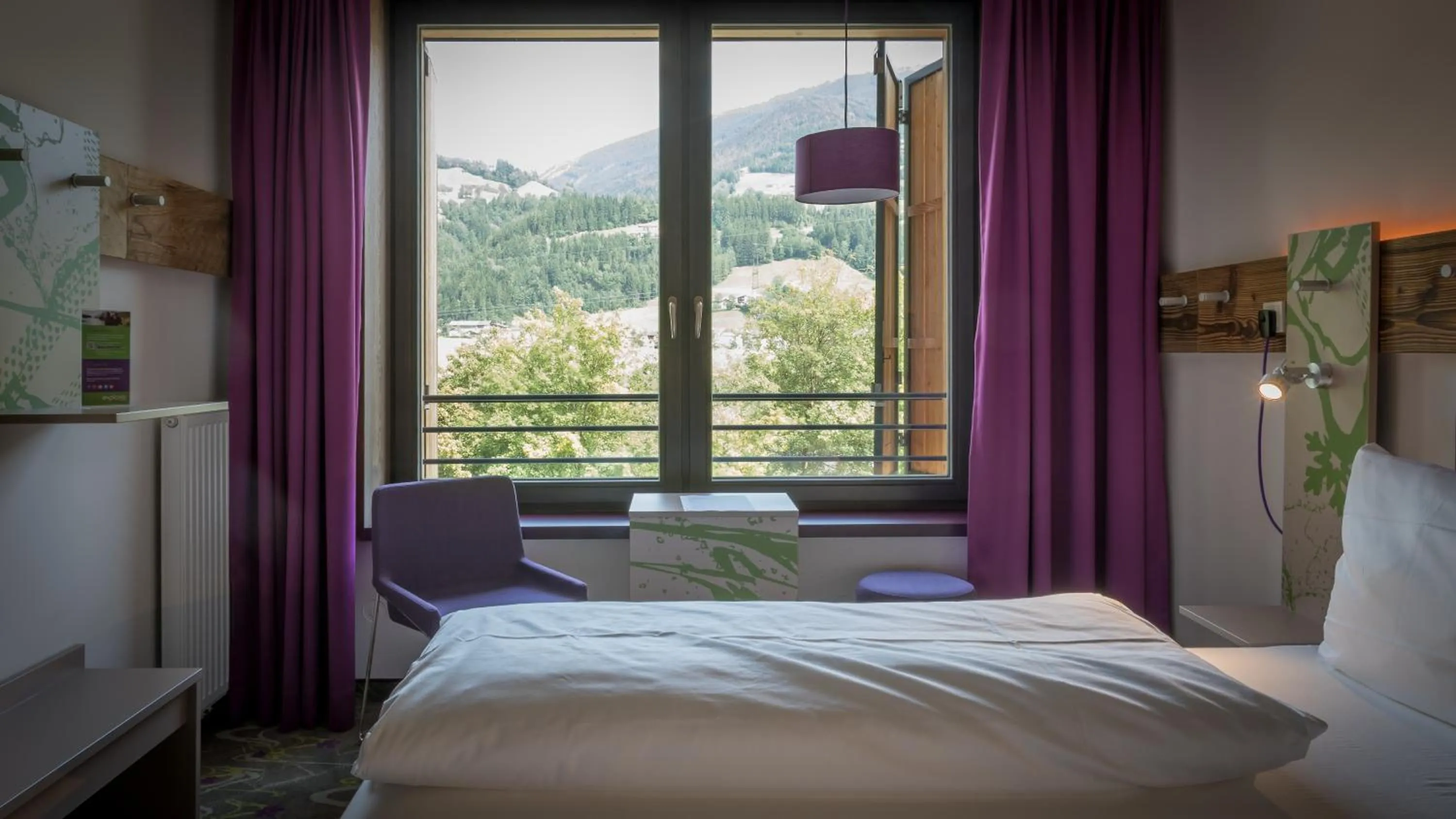 Mountain view, Bed in Explorer Hotel Zillertal