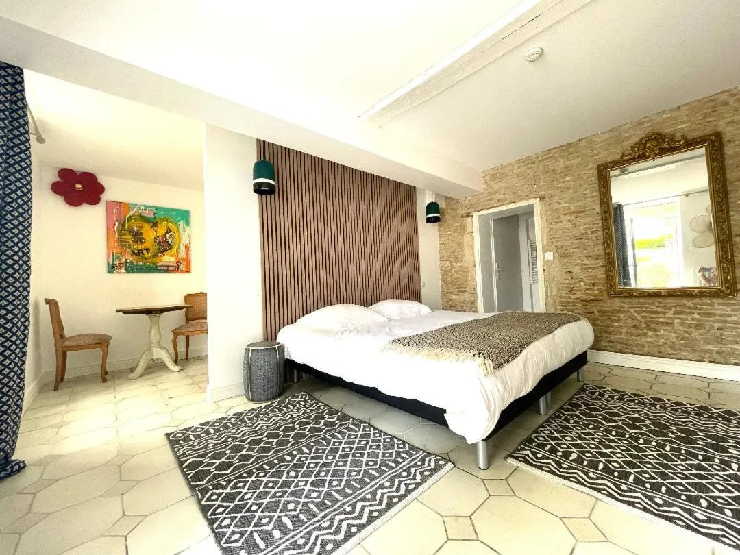 Photo of the whole room, Bed in Manoir'Hastings